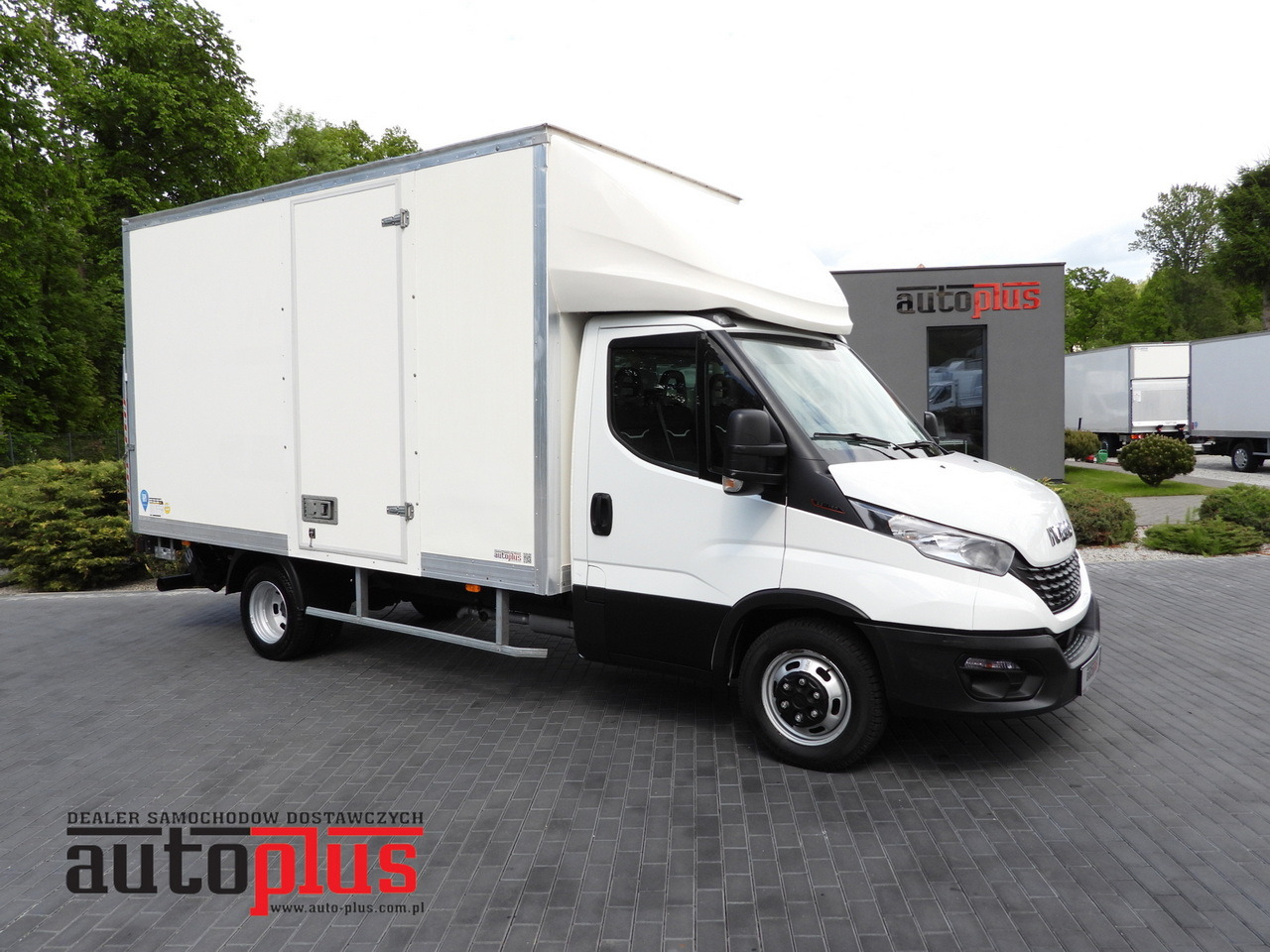 IVECO DAILY 35C16 BOX LIFT 8 PALLETS CRUISE CONTROL TWIN WHEELS AIR CONDITIONING 160HP - Jakeluauto: kuva IVECO DAILY 35C16 BOX LIFT 8 PALLETS CRUISE CONTROL TWIN WHEELS AIR CONDITIONING 160HP - Jakeluauto IVECO DAILY 35C16 BOX LIFT 8 PALLETS CRUISE CONTROL TWIN WHEELS AIR CONDITIONING 160HP - Jakeluauto: kuva IVECO DAILY 35C16 BOX LIFT 8 PALLETS CRUISE CONTROL TWIN WHEELS AIR CONDITIONING 160HP - Jakeluauto