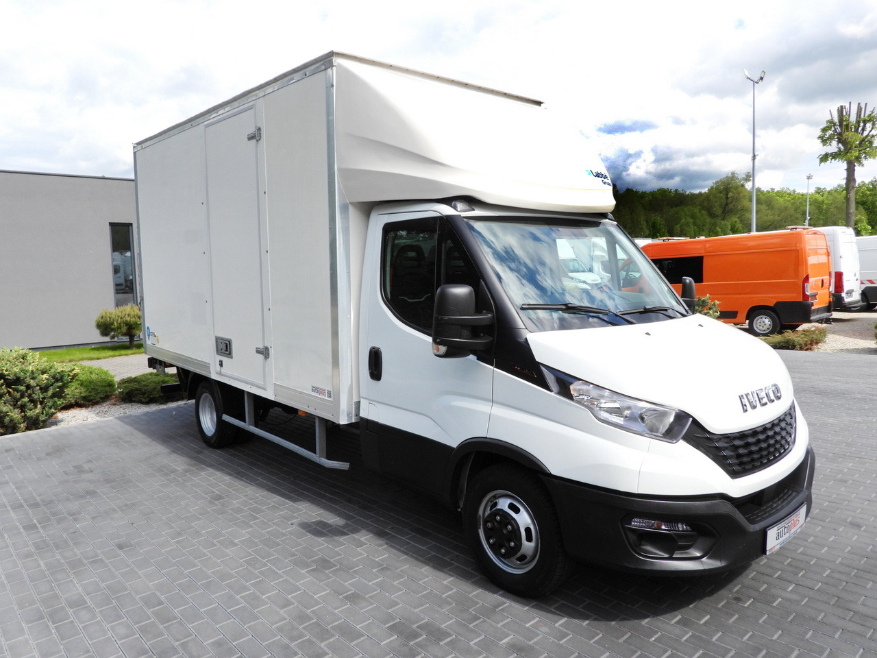 IVECO DAILY 35C16 BOX LIFT 8 PALLETS CRUISE CONTROL TWIN WHEELS AIR CONDITIONING 160HP - Jakeluauto: kuva IVECO DAILY 35C16 BOX LIFT 8 PALLETS CRUISE CONTROL TWIN WHEELS AIR CONDITIONING 160HP - Jakeluauto IVECO DAILY 35C16 BOX LIFT 8 PALLETS CRUISE CONTROL TWIN WHEELS AIR CONDITIONING 160HP - Jakeluauto: kuva IVECO DAILY 35C16 BOX LIFT 8 PALLETS CRUISE CONTROL TWIN WHEELS AIR CONDITIONING 160HP - Jakeluauto