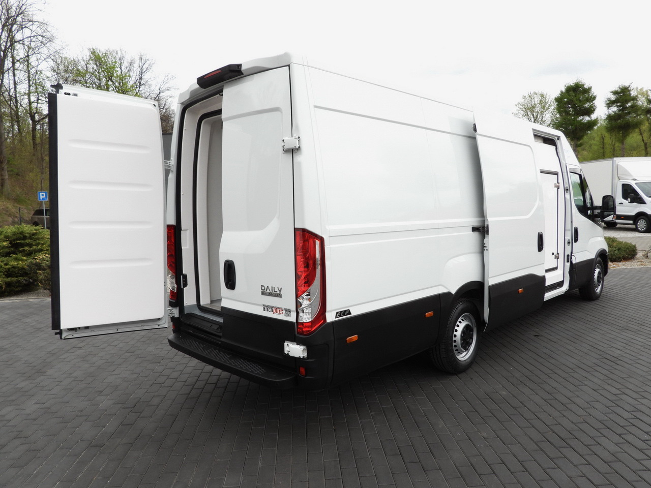 IVECO DAILY 35S14 REFRIGERATOR VAN 0*C POWER SUPPLY 230V CRUISE CONTROL AUTOMATIC TRANSMISSION HI-MATIC AIR CONDITIONING 140HP - Kylmäauto: kuva IVECO DAILY 35S14 REFRIGERATOR VAN 0*C POWER SUPPLY 230V CRUISE CONTROL AUTOMATIC TRANSMISSION HI-MATIC AIR CONDITIONING 140HP - Kylmäauto IVECO DAILY 35S14 REFRIGERATOR VAN 0*C POWER SUPPLY 230V CRUISE CONTROL AUTOMATIC TRANSMISSION HI-MATIC AIR CONDITIONING 140HP - Kylmäauto: kuva IVECO DAILY 35S14 REFRIGERATOR VAN 0*C POWER SUPPLY 230V CRUISE CONTROL AUTOMATIC TRANSMISSION HI-MATIC AIR CONDITIONING 140HP - Kylmäauto