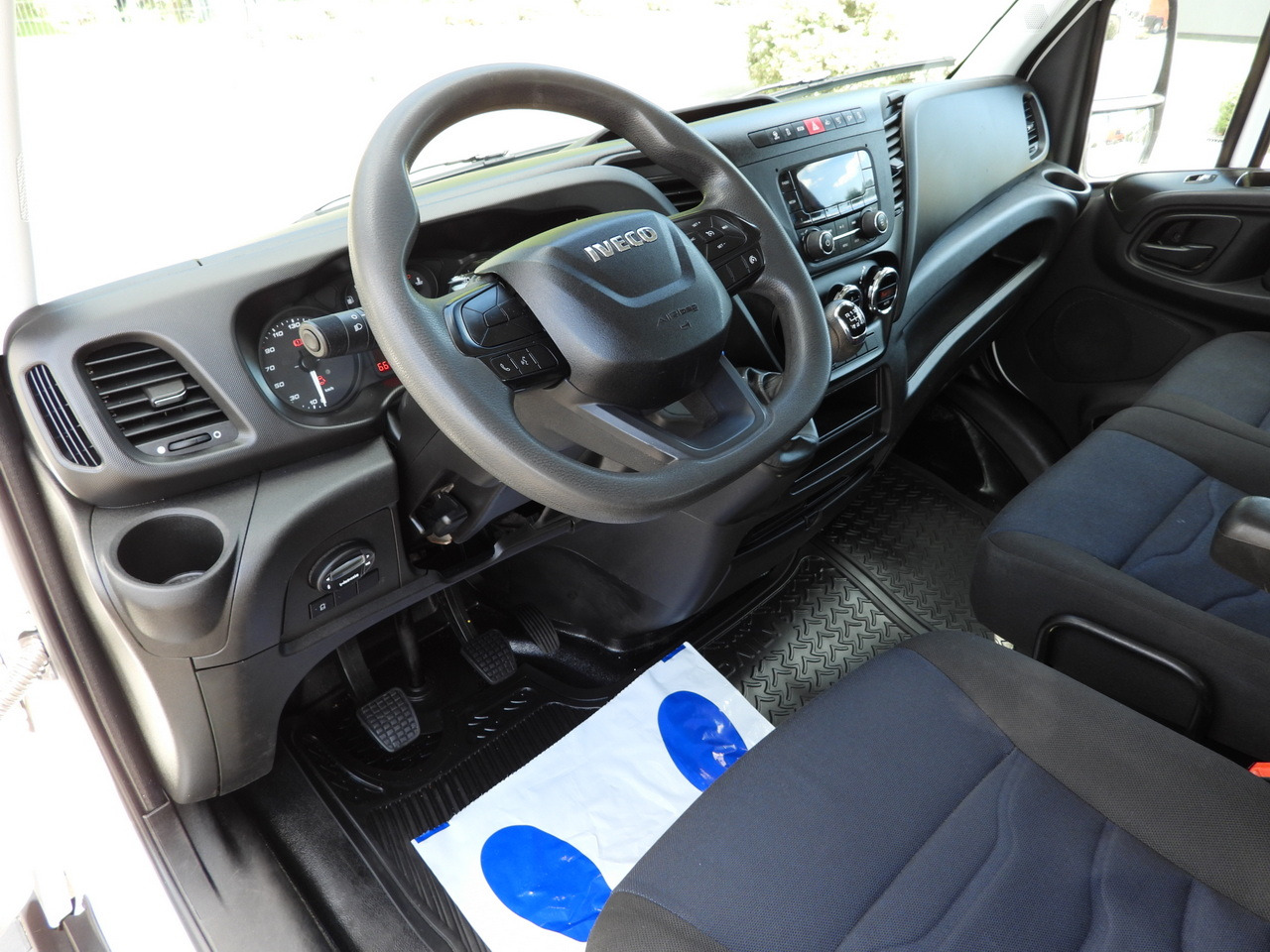 IVECO DAILY 35S14 STAKE BODY DOUBLE CABIN DOKA 7 SEATS CRUISE CONTROL AIR CONDITIONING 135HP - Avolava pakettiauto: kuva IVECO DAILY 35S14 STAKE BODY DOUBLE CABIN DOKA 7 SEATS CRUISE CONTROL AIR CONDITIONING 135HP - Avolava pakettiauto IVECO DAILY 35S14 STAKE BODY DOUBLE CABIN DOKA 7 SEATS CRUISE CONTROL AIR CONDITIONING 135HP - Avolava pakettiauto: kuva IVECO DAILY 35S14 STAKE BODY DOUBLE CABIN DOKA 7 SEATS CRUISE CONTROL AIR CONDITIONING 135HP - Avolava pakettiauto