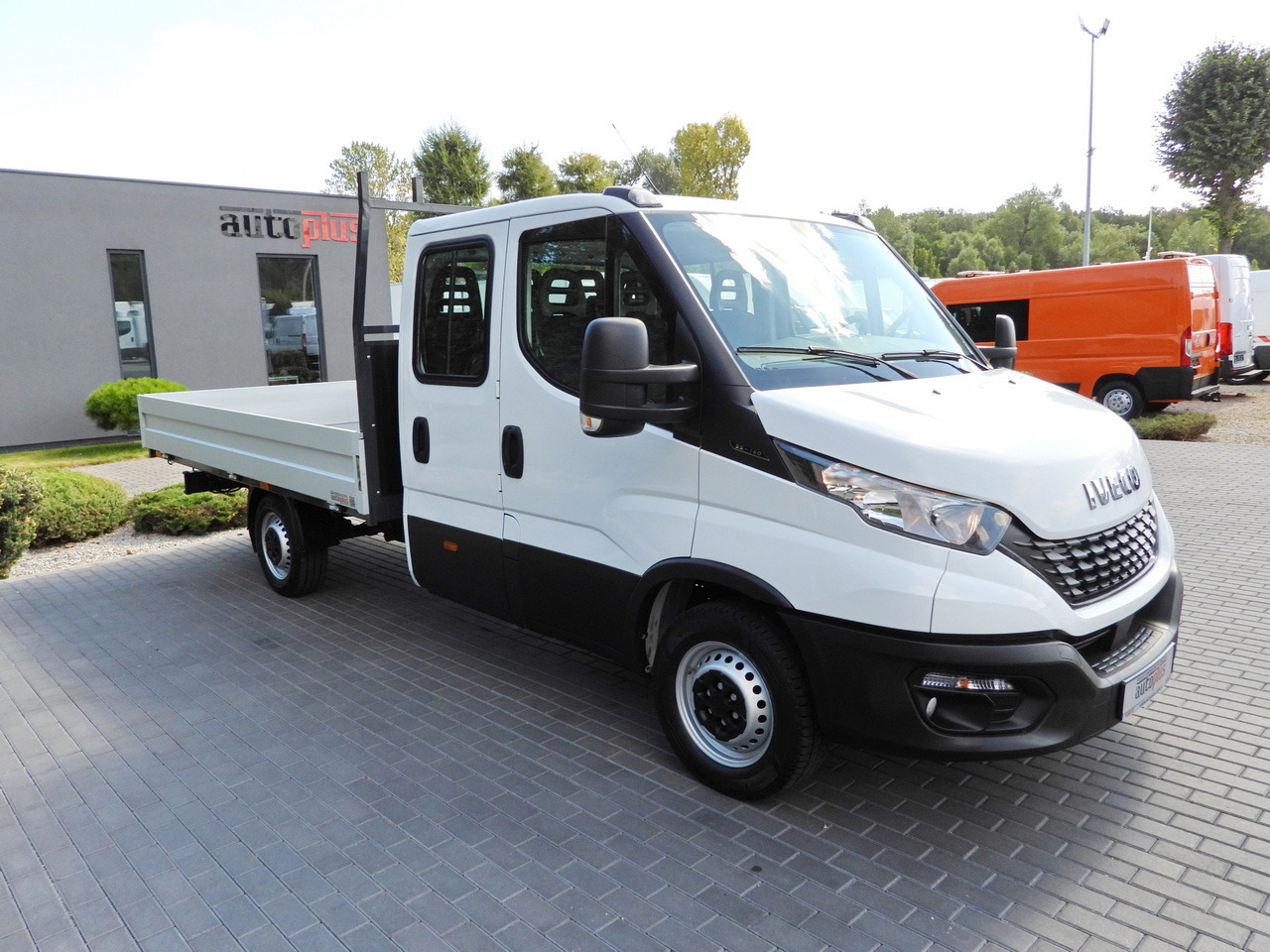 IVECO DAILY 35S14 STAKE BODY DOUBLE CABIN DOKA 7 SEATS CRUISE CONTROL AIR CONDITIONING 135HP - Avolava pakettiauto: kuva IVECO DAILY 35S14 STAKE BODY DOUBLE CABIN DOKA 7 SEATS CRUISE CONTROL AIR CONDITIONING 135HP - Avolava pakettiauto IVECO DAILY 35S14 STAKE BODY DOUBLE CABIN DOKA 7 SEATS CRUISE CONTROL AIR CONDITIONING 135HP - Avolava pakettiauto: kuva IVECO DAILY 35S14 STAKE BODY DOUBLE CABIN DOKA 7 SEATS CRUISE CONTROL AIR CONDITIONING 135HP - Avolava pakettiauto