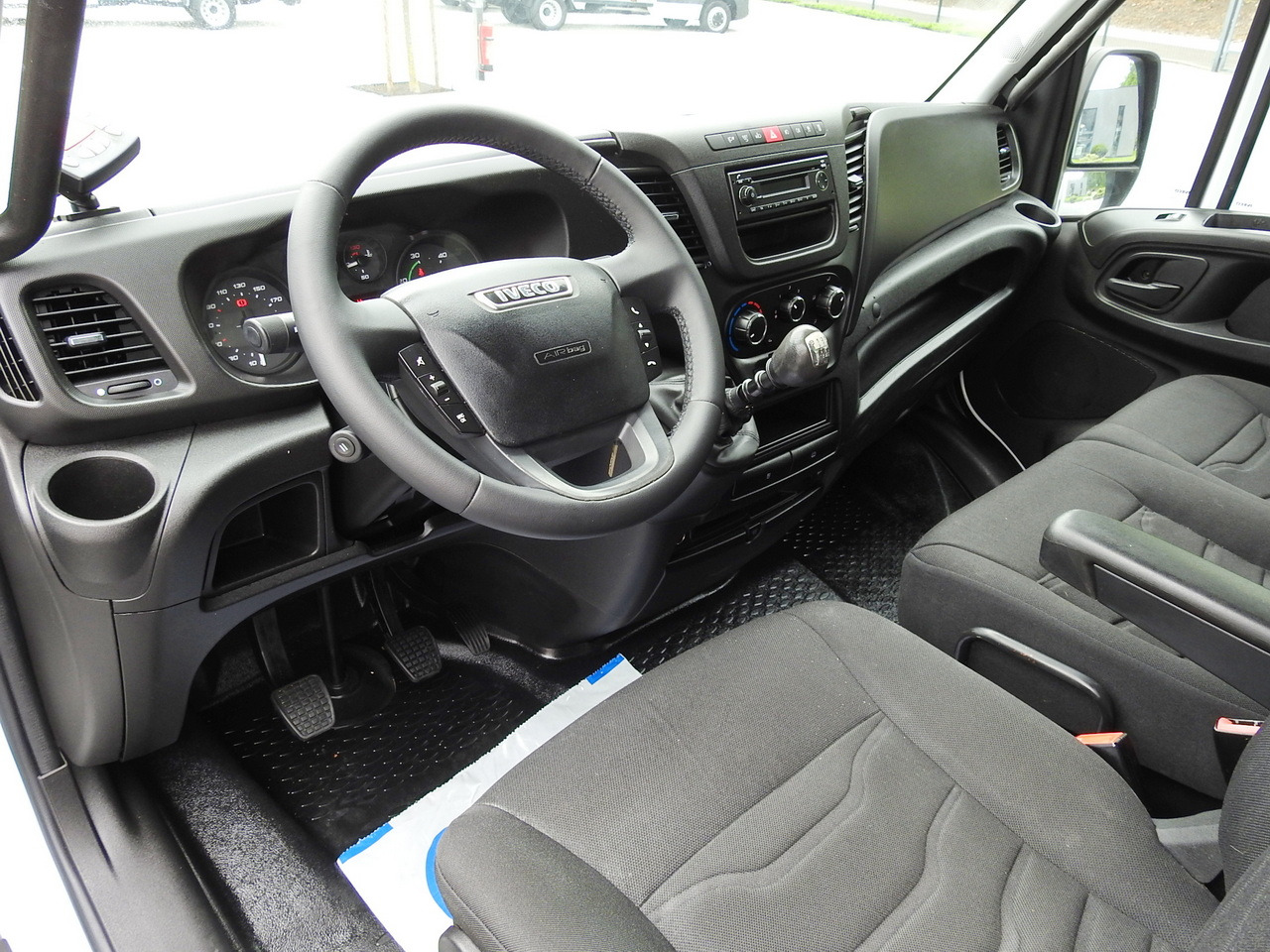 IVECO DAILY 35S15 REGRIGERATOR BOX -12*C 8 PALLETS CRUISE CONTROL TWIN WHEELS AIR CONDITIONING 150HP - Kylmäauto: kuva IVECO DAILY 35S15 REGRIGERATOR BOX -12*C 8 PALLETS CRUISE CONTROL TWIN WHEELS AIR CONDITIONING 150HP - Kylmäauto IVECO DAILY 35S15 REGRIGERATOR BOX -12*C 8 PALLETS CRUISE CONTROL TWIN WHEELS AIR CONDITIONING 150HP - Kylmäauto: kuva IVECO DAILY 35S15 REGRIGERATOR BOX -12*C 8 PALLETS CRUISE CONTROL TWIN WHEELS AIR CONDITIONING 150HP - Kylmäauto