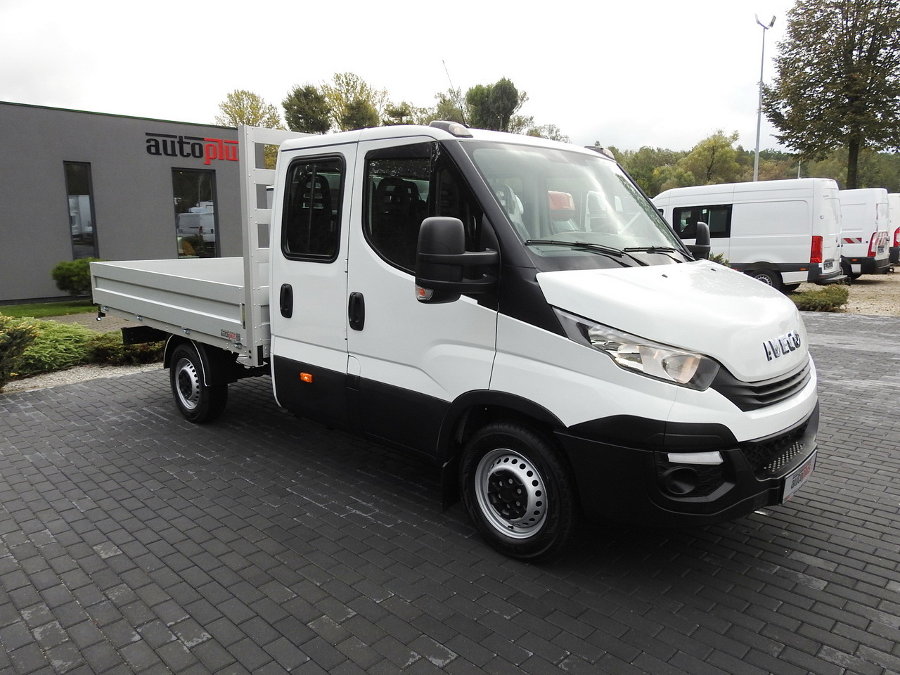 IVECO DAILY 35S15 STAKE BODY DOUBLE CABIN DOKA 7 SEATS AIR CONDITIONING 150HP - Jatko-ohjaamo kevyt kuorma-auto: kuva IVECO DAILY 35S15 STAKE BODY DOUBLE CABIN DOKA 7 SEATS AIR CONDITIONING 150HP - Jatko-ohjaamo kevyt kuorma-auto IVECO DAILY 35S15 STAKE BODY DOUBLE CABIN DOKA 7 SEATS AIR CONDITIONING 150HP - Jatko-ohjaamo kevyt kuorma-auto: kuva IVECO DAILY 35S15 STAKE BODY DOUBLE CABIN DOKA 7 SEATS AIR CONDITIONING 150HP - Jatko-ohjaamo kevyt kuorma-auto