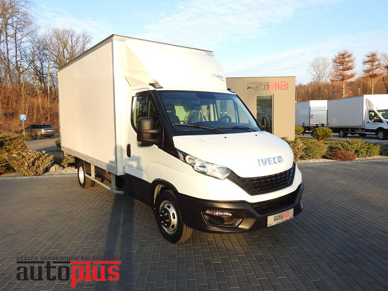 IVECO DAILY 35S16 BOX LIFT 8 PALLETS CRUISE CONTROL AIR CONDITIONING TWIN WHEELS 160HP - Jakeluauto: kuva IVECO DAILY 35S16 BOX LIFT 8 PALLETS CRUISE CONTROL AIR CONDITIONING TWIN WHEELS 160HP - Jakeluauto IVECO DAILY 35S16 BOX LIFT 8 PALLETS CRUISE CONTROL AIR CONDITIONING TWIN WHEELS 160HP - Jakeluauto: kuva IVECO DAILY 35S16 BOX LIFT 8 PALLETS CRUISE CONTROL AIR CONDITIONING TWIN WHEELS 160HP - Jakeluauto