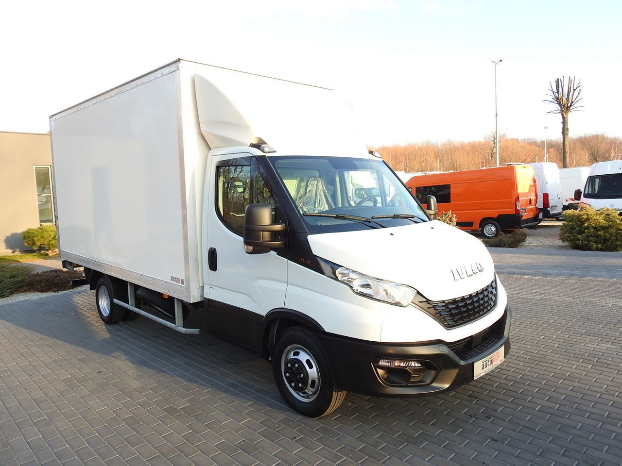 IVECO DAILY 35S16 BOX LIFT 8 PALLETS CRUISE CONTROL AIR CONDITIONING TWIN WHEELS 160HP - Jakeluauto: kuva IVECO DAILY 35S16 BOX LIFT 8 PALLETS CRUISE CONTROL AIR CONDITIONING TWIN WHEELS 160HP - Jakeluauto IVECO DAILY 35S16 BOX LIFT 8 PALLETS CRUISE CONTROL AIR CONDITIONING TWIN WHEELS 160HP - Jakeluauto: kuva IVECO DAILY 35S16 BOX LIFT 8 PALLETS CRUISE CONTROL AIR CONDITIONING TWIN WHEELS 160HP - Jakeluauto