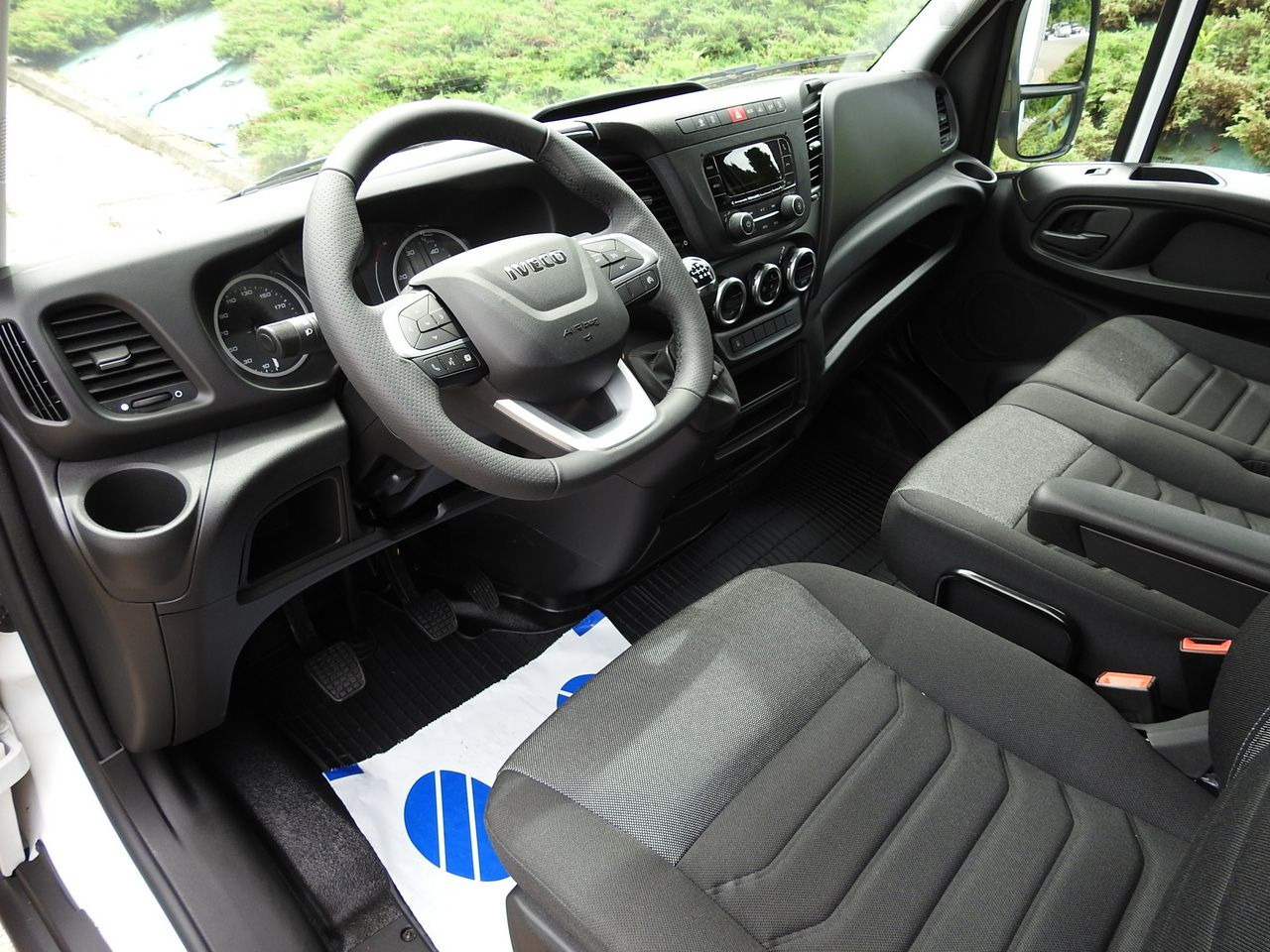 IVECO DAILY 35S18 NEW TARPAULIN WEBASTO CRUISE CONTROL AIR CONDITIONING 180HP - Pressukapelli tavara-auto: kuva IVECO DAILY 35S18 NEW TARPAULIN WEBASTO CRUISE CONTROL AIR CONDITIONING 180HP - Pressukapelli tavara-auto IVECO DAILY 35S18 NEW TARPAULIN WEBASTO CRUISE CONTROL AIR CONDITIONING 180HP - Pressukapelli tavara-auto: kuva IVECO DAILY 35S18 NEW TARPAULIN WEBASTO CRUISE CONTROL AIR CONDITIONING 180HP - Pressukapelli tavara-auto