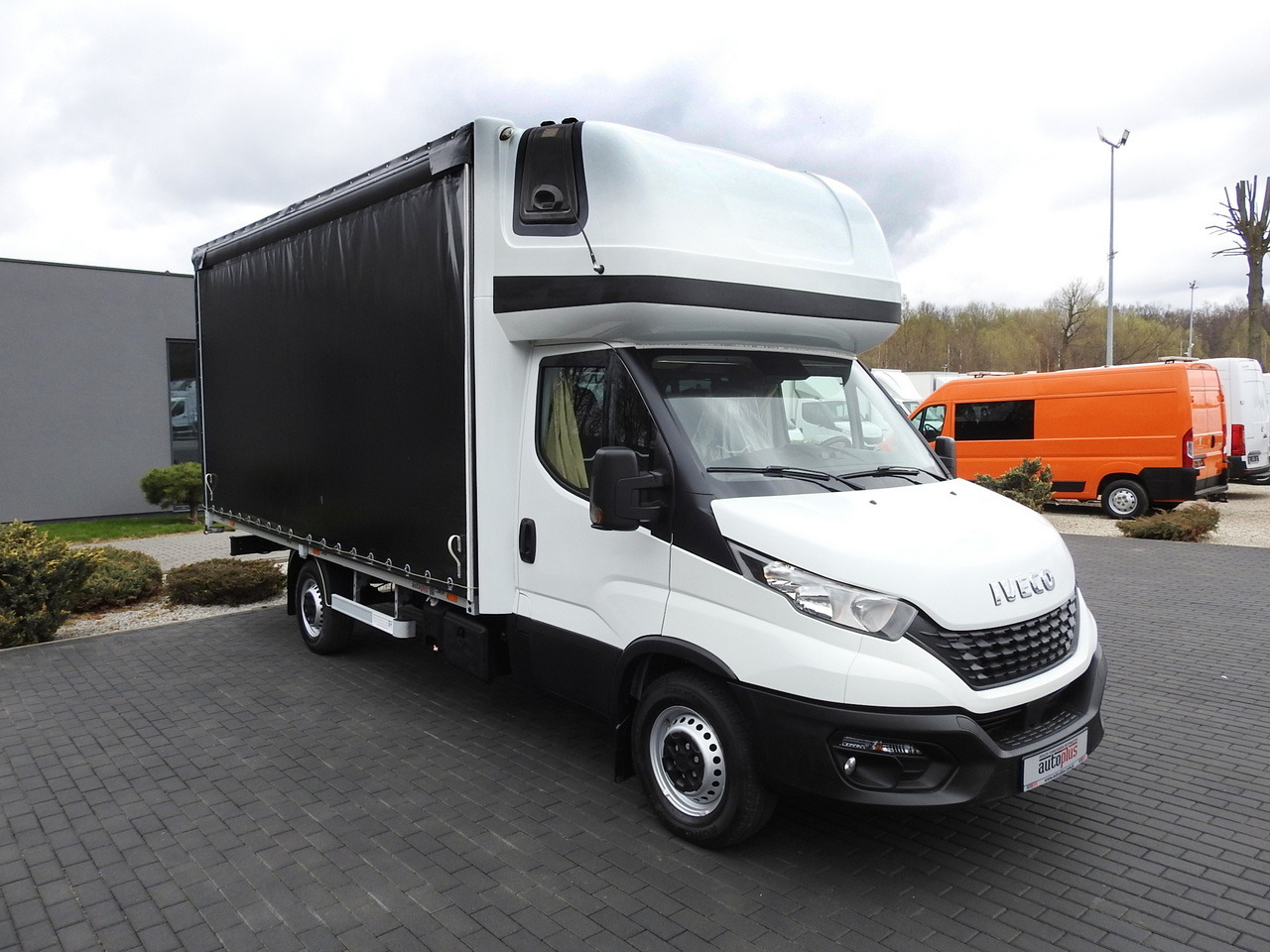 IVECO DAILY 35S18 TARPAULIN 10 PALLETS WEBASTO CRUISE CONTROL AIR CONDITIONING 180HP - Pressukapelli tavara-auto: kuva IVECO DAILY 35S18 TARPAULIN 10 PALLETS WEBASTO CRUISE CONTROL AIR CONDITIONING 180HP - Pressukapelli tavara-auto IVECO DAILY 35S18 TARPAULIN 10 PALLETS WEBASTO CRUISE CONTROL AIR CONDITIONING 180HP - Pressukapelli tavara-auto: kuva IVECO DAILY 35S18 TARPAULIN 10 PALLETS WEBASTO CRUISE CONTROL AIR CONDITIONING 180HP - Pressukapelli tavara-auto