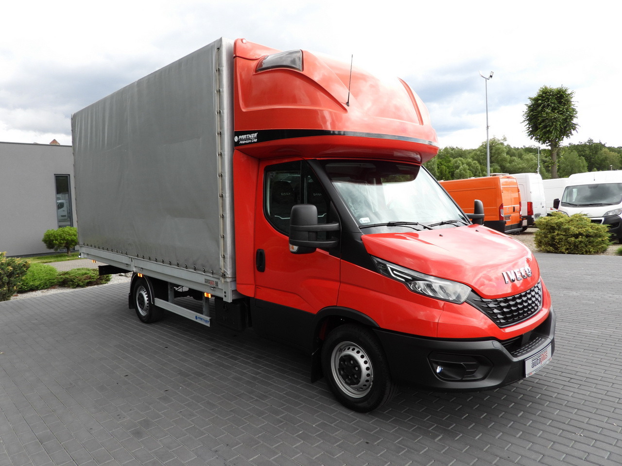IVECO DAILY 35S18 TARPAULIN 10 PALLETS WEBASTO CRUISE CONTROL LED LIGHTS AIR CONDITIONING 180HP - Pressukapelli tavara-auto: kuva IVECO DAILY 35S18 TARPAULIN 10 PALLETS WEBASTO CRUISE CONTROL LED LIGHTS AIR CONDITIONING 180HP - Pressukapelli tavara-auto IVECO DAILY 35S18 TARPAULIN 10 PALLETS WEBASTO CRUISE CONTROL LED LIGHTS AIR CONDITIONING 180HP - Pressukapelli tavara-auto: kuva IVECO DAILY 35S18 TARPAULIN 10 PALLETS WEBASTO CRUISE CONTROL LED LIGHTS AIR CONDITIONING 180HP - Pressukapelli tavara-auto