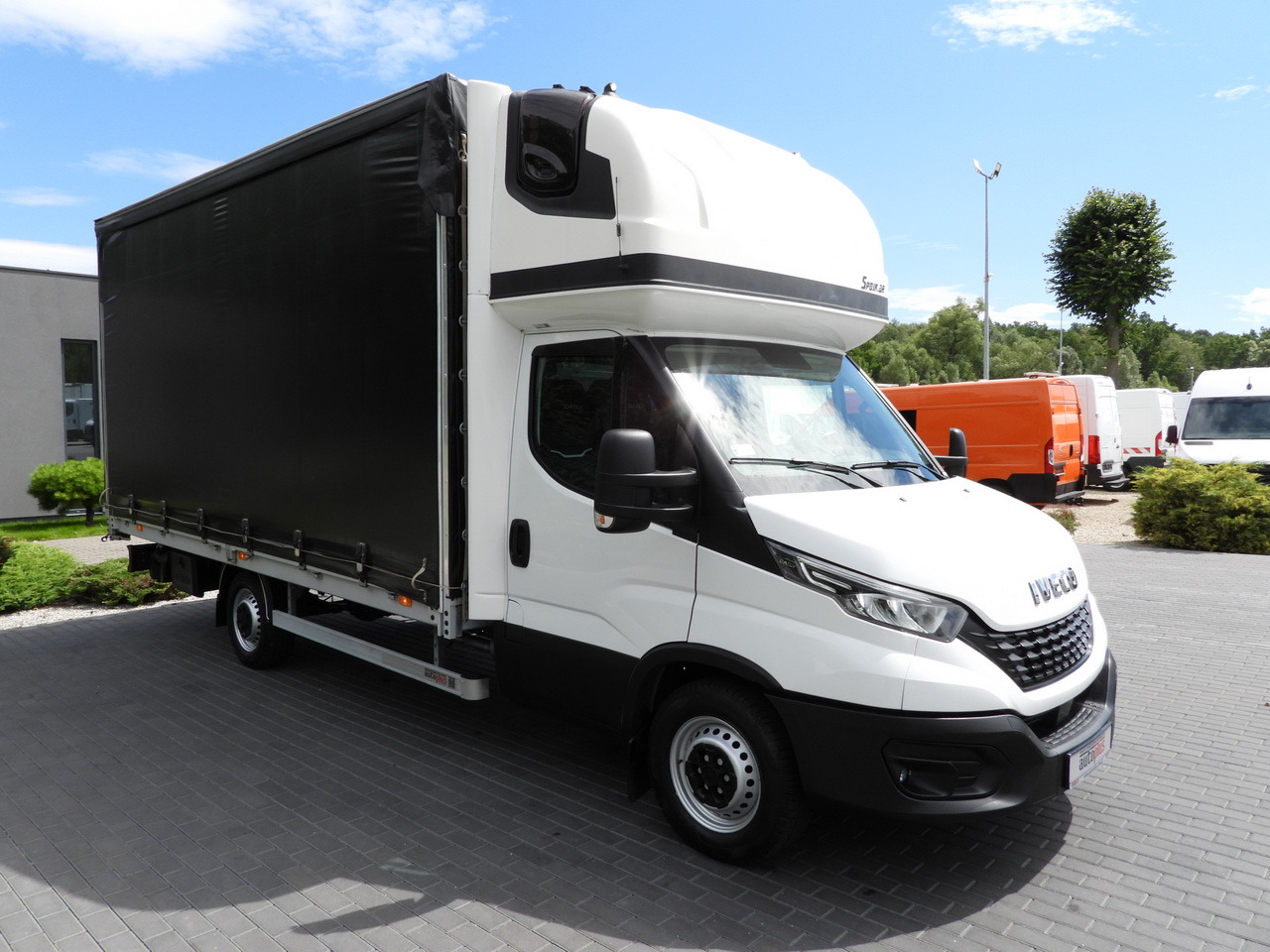 IVECO DAILY 35S18 TARPAULIN 10 PALLETS WEBASTO CRUISE CONTROL LED LIGHTS PNEUMATICS AIR CONDITIONING 180HP - Pressukapelli tavara-auto: kuva IVECO DAILY 35S18 TARPAULIN 10 PALLETS WEBASTO CRUISE CONTROL LED LIGHTS PNEUMATICS AIR CONDITIONING 180HP - Pressukapelli tavara-auto IVECO DAILY 35S18 TARPAULIN 10 PALLETS WEBASTO CRUISE CONTROL LED LIGHTS PNEUMATICS AIR CONDITIONING 180HP - Pressukapelli tavara-auto: kuva IVECO DAILY 35S18 TARPAULIN 10 PALLETS WEBASTO CRUISE CONTROL LED LIGHTS PNEUMATICS AIR CONDITIONING 180HP - Pressukapelli tavara-auto