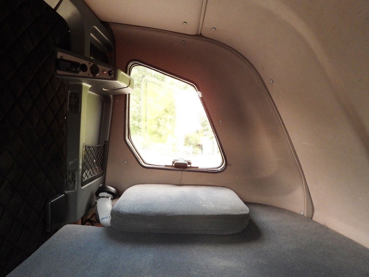 Pressukapelli tavara-auto IVECO DAILY 35S18 TARPAULIN 10 PALLETS WEBASTO CRUISE CONTROL NAVIGATION LED LIGHTS AIR CONDITIONING 180HP: kuva Pressukapelli tavara-auto IVECO DAILY 35S18 TARPAULIN 10 PALLETS WEBASTO CRUISE CONTROL NAVIGATION LED LIGHTS AIR CONDITIONING 180HP Pressukapelli tavara-auto IVECO DAILY 35S18 TARPAULIN 10 PALLETS WEBASTO CRUISE CONTROL NAVIGATION LED LIGHTS AIR CONDITIONING 180HP: kuva Pressukapelli tavara-auto IVECO DAILY 35S18 TARPAULIN 10 PALLETS WEBASTO CRUISE CONTROL NAVIGATION LED LIGHTS AIR CONDITIONING 180HP