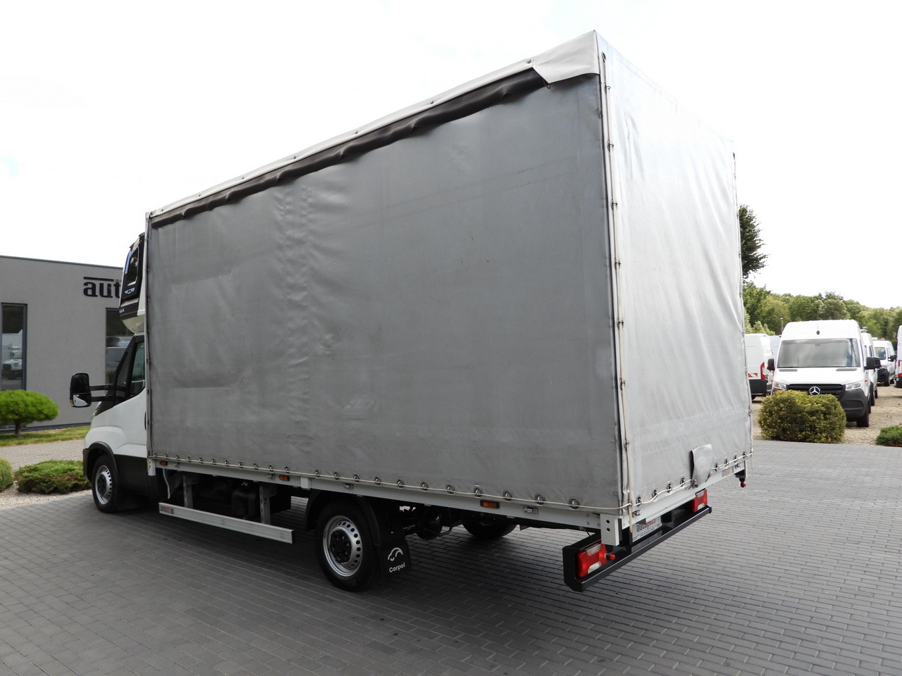 Pressukapelli tavara-auto IVECO DAILY 35S18 TARPAULIN 10 PALLETS WEBASTO CRUISE CONTROL NAVIGATION LED LIGHTS AIR CONDITIONING 180HP: kuva Pressukapelli tavara-auto IVECO DAILY 35S18 TARPAULIN 10 PALLETS WEBASTO CRUISE CONTROL NAVIGATION LED LIGHTS AIR CONDITIONING 180HP Pressukapelli tavara-auto IVECO DAILY 35S18 TARPAULIN 10 PALLETS WEBASTO CRUISE CONTROL NAVIGATION LED LIGHTS AIR CONDITIONING 180HP: kuva Pressukapelli tavara-auto IVECO DAILY 35S18 TARPAULIN 10 PALLETS WEBASTO CRUISE CONTROL NAVIGATION LED LIGHTS AIR CONDITIONING 180HP