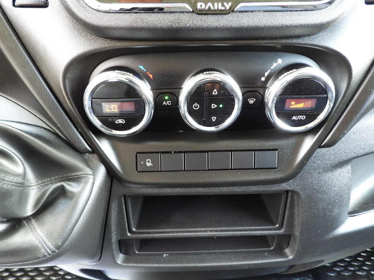 Pressukapelli tavara-auto IVECO DAILY 35S18 TARPAULIN 10 PALLETS WEBASTO CRUISE CONTROL NAVIGATION LED LIGHTS AIR CONDITIONING 180HP: kuva Pressukapelli tavara-auto IVECO DAILY 35S18 TARPAULIN 10 PALLETS WEBASTO CRUISE CONTROL NAVIGATION LED LIGHTS AIR CONDITIONING 180HP Pressukapelli tavara-auto IVECO DAILY 35S18 TARPAULIN 10 PALLETS WEBASTO CRUISE CONTROL NAVIGATION LED LIGHTS AIR CONDITIONING 180HP: kuva Pressukapelli tavara-auto IVECO DAILY 35S18 TARPAULIN 10 PALLETS WEBASTO CRUISE CONTROL NAVIGATION LED LIGHTS AIR CONDITIONING 180HP