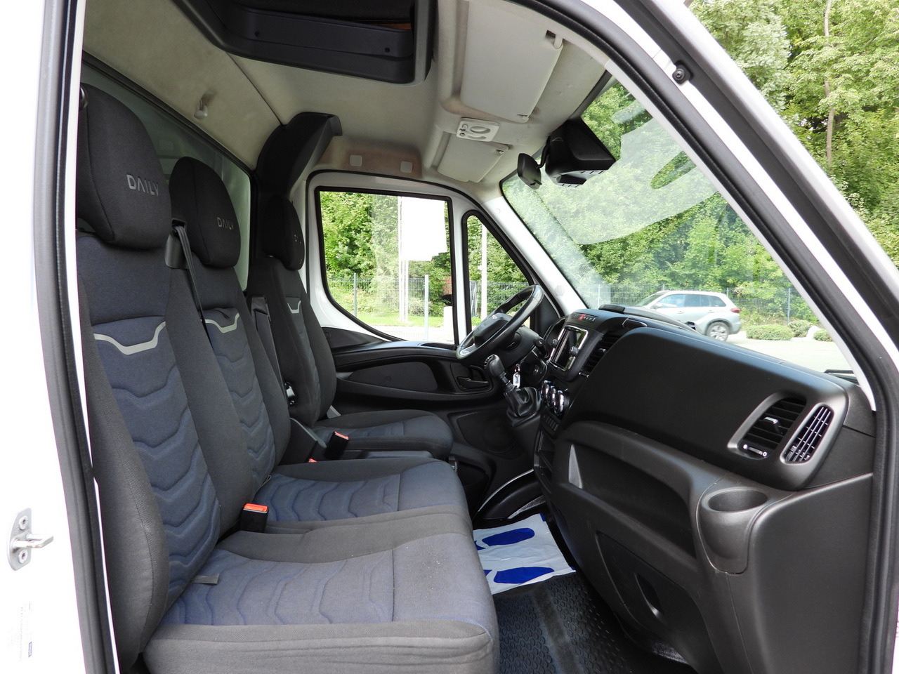 Pressukapelli tavara-auto IVECO DAILY 35S18 TARPAULIN 10 PALLETS WEBASTO CRUISE CONTROL NAVIGATION LED LIGHTS AIR CONDITIONING 180HP: kuva Pressukapelli tavara-auto IVECO DAILY 35S18 TARPAULIN 10 PALLETS WEBASTO CRUISE CONTROL NAVIGATION LED LIGHTS AIR CONDITIONING 180HP Pressukapelli tavara-auto IVECO DAILY 35S18 TARPAULIN 10 PALLETS WEBASTO CRUISE CONTROL NAVIGATION LED LIGHTS AIR CONDITIONING 180HP: kuva Pressukapelli tavara-auto IVECO DAILY 35S18 TARPAULIN 10 PALLETS WEBASTO CRUISE CONTROL NAVIGATION LED LIGHTS AIR CONDITIONING 180HP