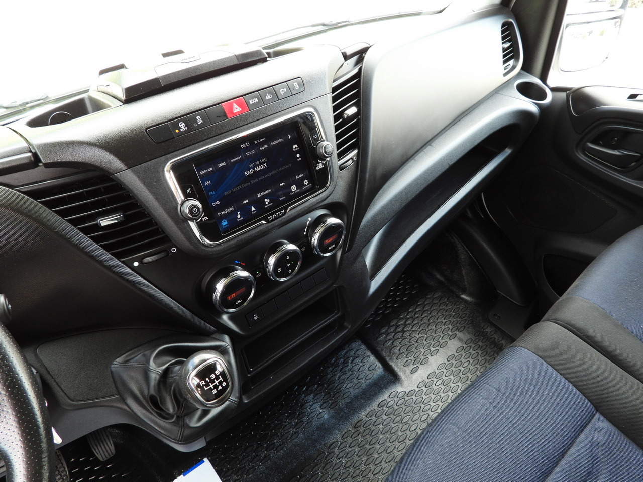 Pressukapelli tavara-auto IVECO DAILY 35S18 TARPAULIN 10 PALLETS WEBASTO CRUISE CONTROL NAVIGATION LED LIGHTS AIR CONDITIONING 180HP: kuva Pressukapelli tavara-auto IVECO DAILY 35S18 TARPAULIN 10 PALLETS WEBASTO CRUISE CONTROL NAVIGATION LED LIGHTS AIR CONDITIONING 180HP Pressukapelli tavara-auto IVECO DAILY 35S18 TARPAULIN 10 PALLETS WEBASTO CRUISE CONTROL NAVIGATION LED LIGHTS AIR CONDITIONING 180HP: kuva Pressukapelli tavara-auto IVECO DAILY 35S18 TARPAULIN 10 PALLETS WEBASTO CRUISE CONTROL NAVIGATION LED LIGHTS AIR CONDITIONING 180HP