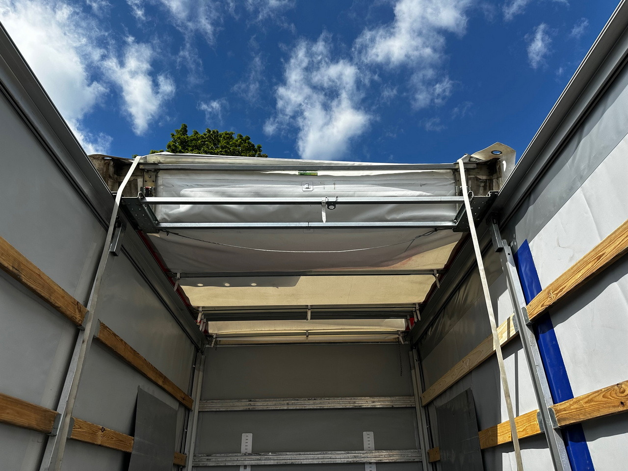 Pressukapelli tavara-auto IVECO DAILY 35S18 TARPAULIN 10 PALLETS WEBASTO CRUISE CONTROL NAVIGATION LED LIGHTS AIR CONDITIONING 180HP: kuva Pressukapelli tavara-auto IVECO DAILY 35S18 TARPAULIN 10 PALLETS WEBASTO CRUISE CONTROL NAVIGATION LED LIGHTS AIR CONDITIONING 180HP Pressukapelli tavara-auto IVECO DAILY 35S18 TARPAULIN 10 PALLETS WEBASTO CRUISE CONTROL NAVIGATION LED LIGHTS AIR CONDITIONING 180HP: kuva Pressukapelli tavara-auto IVECO DAILY 35S18 TARPAULIN 10 PALLETS WEBASTO CRUISE CONTROL NAVIGATION LED LIGHTS AIR CONDITIONING 180HP