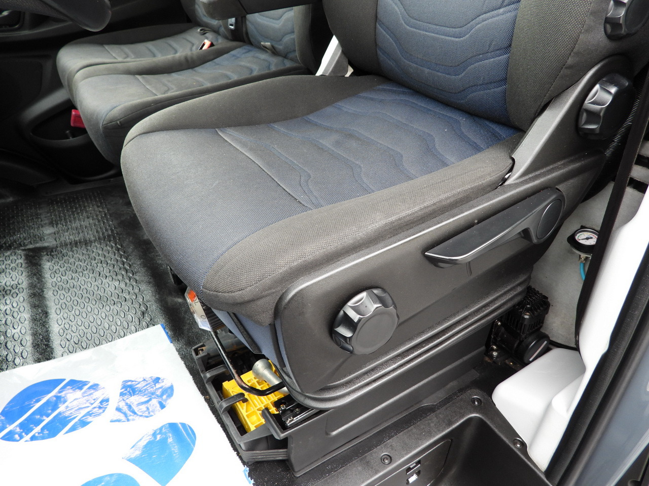 Pressukapelli tavara-auto IVECO DAILY 35S18 TARPAULIN 10 PALLETS WEBASTO CRUISE CONTROL PNEUMATICS AUTOMATIC TRANSMISSION HI-MATIC AIR CONDITIONING  180HP: kuva Pressukapelli tavara-auto IVECO DAILY 35S18 TARPAULIN 10 PALLETS WEBASTO CRUISE CONTROL PNEUMATICS AUTOMATIC TRANSMISSION HI-MATIC AIR CONDITIONING  180HP