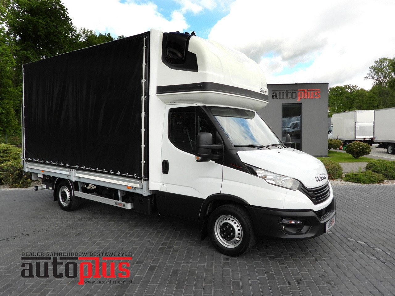 IVECO DAILY 35S18 TARPAULIN LIFT 8 PALLETS WEBASTO CRUISE CONTROL AIR CONDITIONING 180HP - Pressukapelli tavara-auto: kuva IVECO DAILY 35S18 TARPAULIN LIFT 8 PALLETS WEBASTO CRUISE CONTROL AIR CONDITIONING 180HP - Pressukapelli tavara-auto IVECO DAILY 35S18 TARPAULIN LIFT 8 PALLETS WEBASTO CRUISE CONTROL AIR CONDITIONING 180HP - Pressukapelli tavara-auto: kuva IVECO DAILY 35S18 TARPAULIN LIFT 8 PALLETS WEBASTO CRUISE CONTROL AIR CONDITIONING 180HP - Pressukapelli tavara-auto