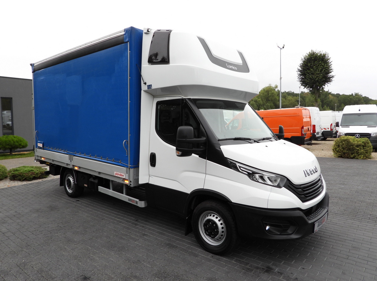 IVECO DAILY 35S18 TARPAULIN LIFT 8 PALLETS WEBASTO CRUISE CONTROL LED LIGHTS AIR CONDITIONING 180HP - Pressukapelli tavara-auto: kuva IVECO DAILY 35S18 TARPAULIN LIFT 8 PALLETS WEBASTO CRUISE CONTROL LED LIGHTS AIR CONDITIONING 180HP - Pressukapelli tavara-auto IVECO DAILY 35S18 TARPAULIN LIFT 8 PALLETS WEBASTO CRUISE CONTROL LED LIGHTS AIR CONDITIONING 180HP - Pressukapelli tavara-auto: kuva IVECO DAILY 35S18 TARPAULIN LIFT 8 PALLETS WEBASTO CRUISE CONTROL LED LIGHTS AIR CONDITIONING 180HP - Pressukapelli tavara-auto
