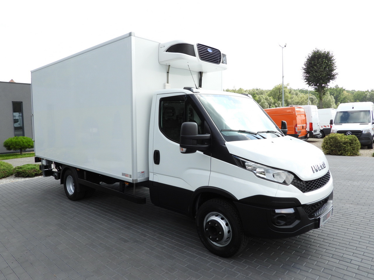 IVECO DAILY 70C17 REFRIGERATOR 1*C LIFT 10 PALLETS POWER SUPPLY 230V CRUISE CONTROL AIR CONDITIONING PNEUMATICS AUTOMATIC TRANSMISSION HI-MATIC TWIN WHEELS 170HP - Refrigeraattori kuorma-auto: kuva IVECO DAILY 70C17 REFRIGERATOR 1*C LIFT 10 PALLETS POWER SUPPLY 230V CRUISE CONTROL AIR CONDITIONING PNEUMATICS AUTOMATIC TRANSMISSION HI-MATIC TWIN WHEELS 170HP - Refrigeraattori kuorma-auto IVECO DAILY 70C17 REFRIGERATOR 1*C LIFT 10 PALLETS POWER SUPPLY 230V CRUISE CONTROL AIR CONDITIONING PNEUMATICS AUTOMATIC TRANSMISSION HI-MATIC TWIN WHEELS 170HP - Refrigeraattori kuorma-auto: kuva IVECO DAILY 70C17 REFRIGERATOR 1*C LIFT 10 PALLETS POWER SUPPLY 230V CRUISE CONTROL AIR CONDITIONING PNEUMATICS AUTOMATIC TRANSMISSION HI-MATIC TWIN WHEELS 170HP - Refrigeraattori kuorma-auto