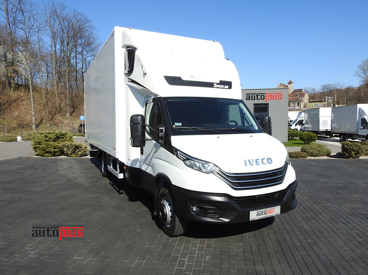 IVECO DAILY 70C18 BOX LIFT 14 PALLETS WEBASTO CRUISE CONTROL NAVIGATION LED LIGHTS TWIN WHEELS AIR CONDITIONING 180HP - Jakeluauto: kuva IVECO DAILY 70C18 BOX LIFT 14 PALLETS WEBASTO CRUISE CONTROL NAVIGATION LED LIGHTS TWIN WHEELS AIR CONDITIONING 180HP - Jakeluauto IVECO DAILY 70C18 BOX LIFT 14 PALLETS WEBASTO CRUISE CONTROL NAVIGATION LED LIGHTS TWIN WHEELS AIR CONDITIONING 180HP - Jakeluauto: kuva IVECO DAILY 70C18 BOX LIFT 14 PALLETS WEBASTO CRUISE CONTROL NAVIGATION LED LIGHTS TWIN WHEELS AIR CONDITIONING 180HP - Jakeluauto