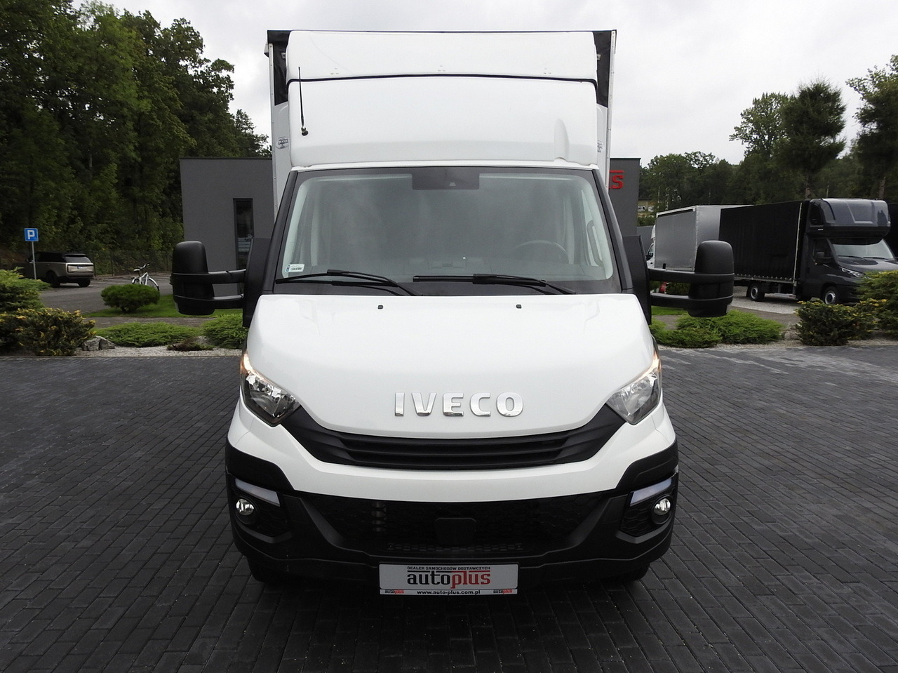 IVECO DAILY 70C18 TARPAULIN LIFT 12 PALLETS WEBASTO CRUISE CONTROL TWIN WHEELS AIR CONDITIONING 180HP - Pressukapelli tavara-auto: kuva IVECO DAILY 70C18 TARPAULIN LIFT 12 PALLETS WEBASTO CRUISE CONTROL TWIN WHEELS AIR CONDITIONING 180HP - Pressukapelli tavara-auto IVECO DAILY 70C18 TARPAULIN LIFT 12 PALLETS WEBASTO CRUISE CONTROL TWIN WHEELS AIR CONDITIONING 180HP - Pressukapelli tavara-auto: kuva IVECO DAILY 70C18 TARPAULIN LIFT 12 PALLETS WEBASTO CRUISE CONTROL TWIN WHEELS AIR CONDITIONING 180HP - Pressukapelli tavara-auto