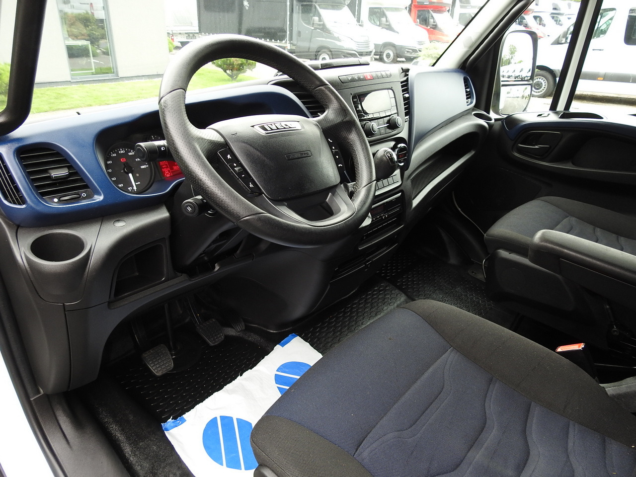 IVECO DAILY 70C18 TARPAULIN LIFT 12 PALLETS WEBASTO CRUISE CONTROL TWIN WHEELS AIR CONDITIONING 180HP - Pressukapelli tavara-auto: kuva IVECO DAILY 70C18 TARPAULIN LIFT 12 PALLETS WEBASTO CRUISE CONTROL TWIN WHEELS AIR CONDITIONING 180HP - Pressukapelli tavara-auto IVECO DAILY 70C18 TARPAULIN LIFT 12 PALLETS WEBASTO CRUISE CONTROL TWIN WHEELS AIR CONDITIONING 180HP - Pressukapelli tavara-auto: kuva IVECO DAILY 70C18 TARPAULIN LIFT 12 PALLETS WEBASTO CRUISE CONTROL TWIN WHEELS AIR CONDITIONING 180HP - Pressukapelli tavara-auto