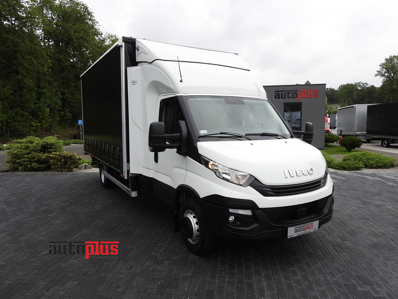 IVECO DAILY 70C18 TARPAULIN LIFT 12 PALLETS WEBASTO CRUISE CONTROL TWIN WHEELS AIR CONDITIONING 180HP - Pressukapelli tavara-auto: kuva IVECO DAILY 70C18 TARPAULIN LIFT 12 PALLETS WEBASTO CRUISE CONTROL TWIN WHEELS AIR CONDITIONING 180HP - Pressukapelli tavara-auto IVECO DAILY 70C18 TARPAULIN LIFT 12 PALLETS WEBASTO CRUISE CONTROL TWIN WHEELS AIR CONDITIONING 180HP - Pressukapelli tavara-auto: kuva IVECO DAILY 70C18 TARPAULIN LIFT 12 PALLETS WEBASTO CRUISE CONTROL TWIN WHEELS AIR CONDITIONING 180HP - Pressukapelli tavara-auto
