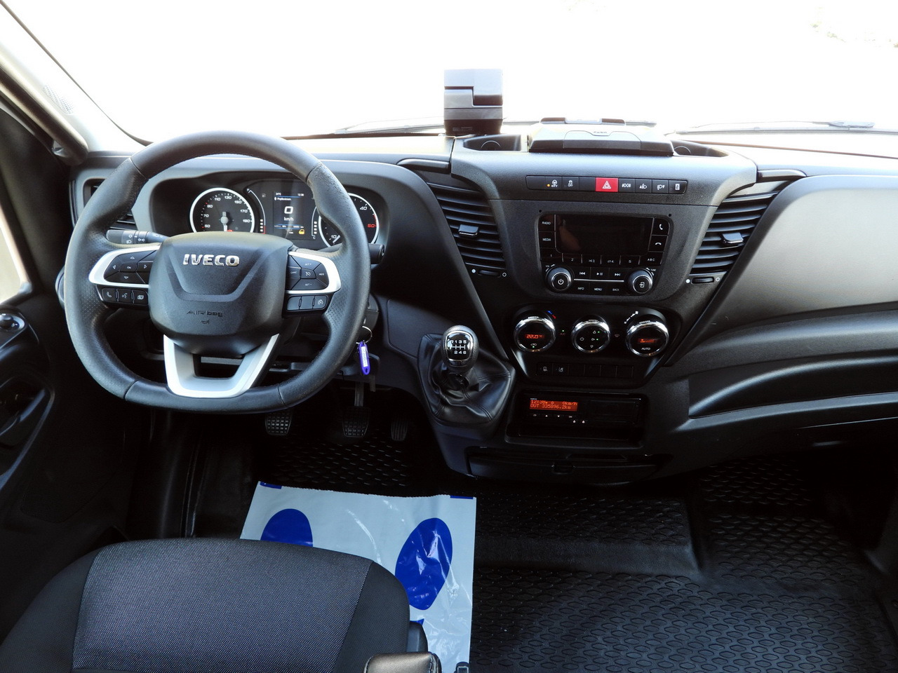 IVECO DAILY 70C18 TARPAULIN LIFT 14 PALLETS WEBASTO CRUISE CONTROL LED LIGHTS TWIN WHEELS AIR CONDITIONING 180HP - Pressukapelli tavara-auto: kuva IVECO DAILY 70C18 TARPAULIN LIFT 14 PALLETS WEBASTO CRUISE CONTROL LED LIGHTS TWIN WHEELS AIR CONDITIONING 180HP - Pressukapelli tavara-auto IVECO DAILY 70C18 TARPAULIN LIFT 14 PALLETS WEBASTO CRUISE CONTROL LED LIGHTS TWIN WHEELS AIR CONDITIONING 180HP - Pressukapelli tavara-auto: kuva IVECO DAILY 70C18 TARPAULIN LIFT 14 PALLETS WEBASTO CRUISE CONTROL LED LIGHTS TWIN WHEELS AIR CONDITIONING 180HP - Pressukapelli tavara-auto