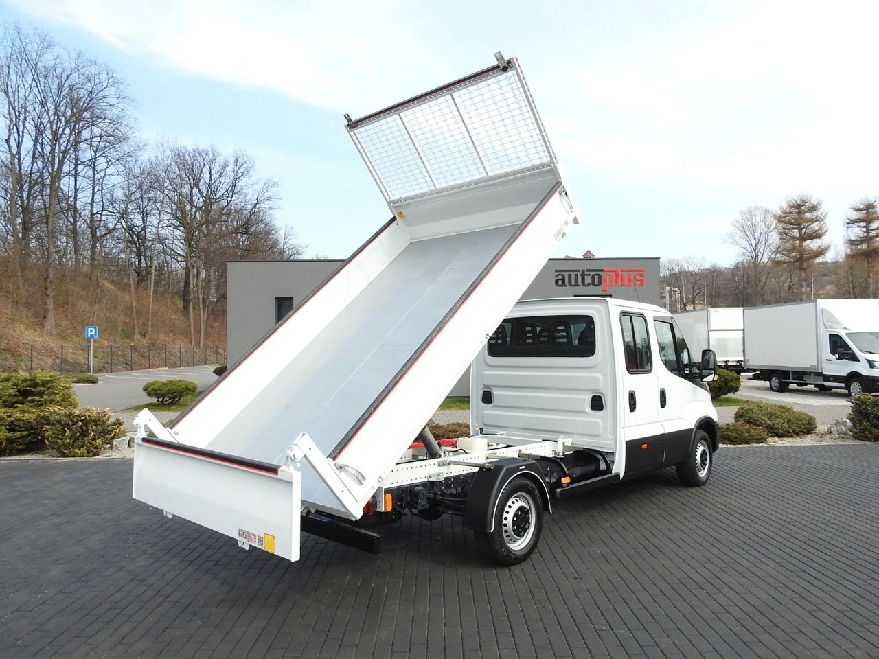 Iveco DAILY 35S14 KIPPER DOPPELKABINE DOKA 7 SITZE - Kippilava-auto: kuva Iveco DAILY 35S14 KIPPER DOPPELKABINE DOKA 7 SITZE - Kippilava-auto Iveco DAILY 35S14 KIPPER DOPPELKABINE DOKA 7 SITZE - Kippilava-auto: kuva Iveco DAILY 35S14 KIPPER DOPPELKABINE DOKA 7 SITZE - Kippilava-auto