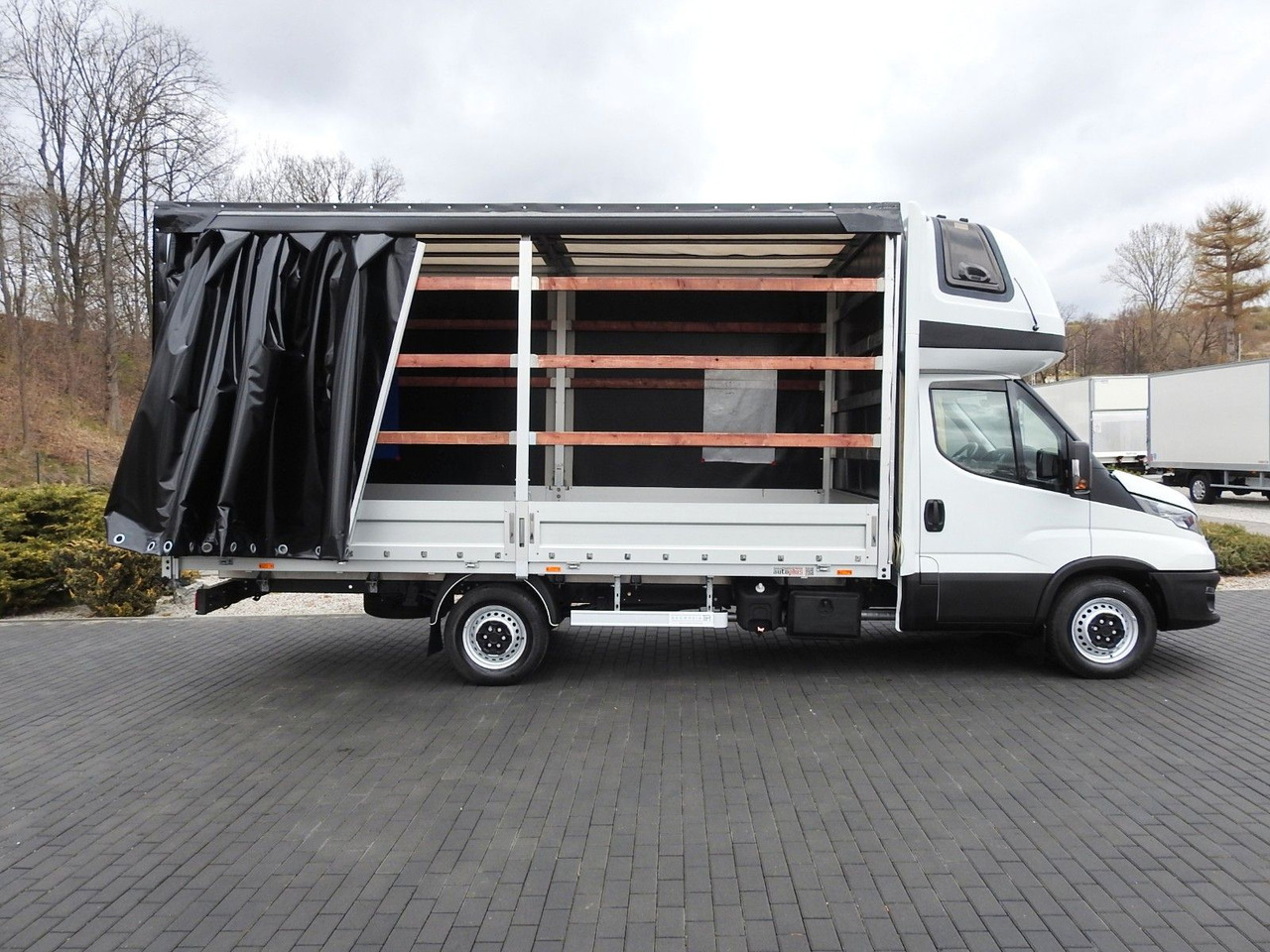 Leasing  Iveco DAILY  35S18 PRITSCHE PLANE 10 PALETTEN WEBASTO Iveco DAILY  35S18 PRITSCHE PLANE 10 PALETTEN WEBASTO: kuva Leasing  Iveco DAILY  35S18 PRITSCHE PLANE 10 PALETTEN WEBASTO Iveco DAILY  35S18 PRITSCHE PLANE 10 PALETTEN WEBASTO