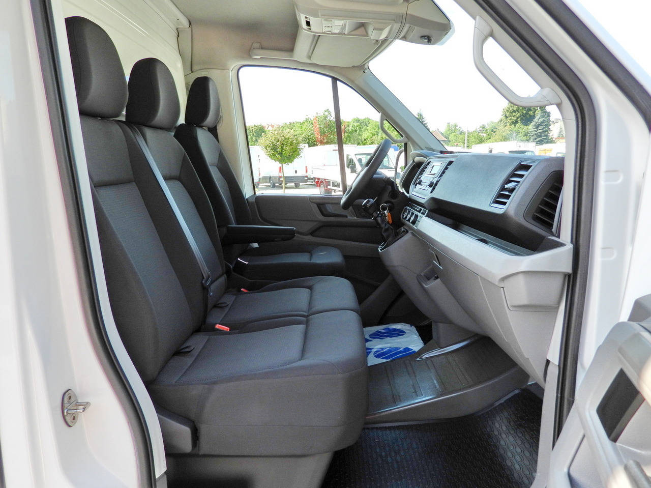 Kylmäauto MAN TGE 3.140 REGRIGERATOR BOX -1*C 8 PALLETS HEATING FUNCTION CRUISE CONTROL PNEUMATICS AIR CONDITIONING  140HP: kuva Kylmäauto MAN TGE 3.140 REGRIGERATOR BOX -1*C 8 PALLETS HEATING FUNCTION CRUISE CONTROL PNEUMATICS AIR CONDITIONING  140HP