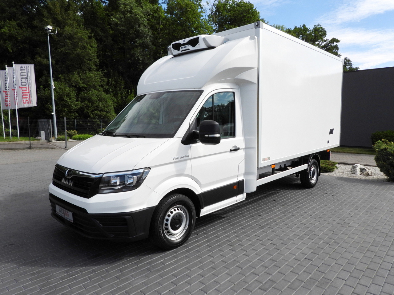Kylmäauto MAN TGE 3.140 REGRIGERATOR BOX -1*C 8 PALLETS HEATING FUNCTION CRUISE CONTROL PNEUMATICS AIR CONDITIONING  140HP: kuva Kylmäauto MAN TGE 3.140 REGRIGERATOR BOX -1*C 8 PALLETS HEATING FUNCTION CRUISE CONTROL PNEUMATICS AIR CONDITIONING  140HP
