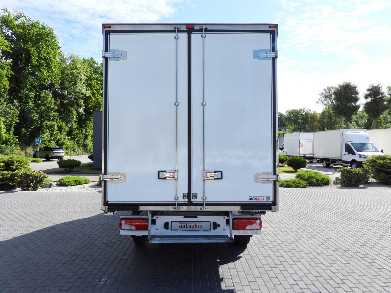 Kylmäauto MAN TGE 3.140 REGRIGERATOR BOX -1*C 8 PALLETS HEATING FUNCTION CRUISE CONTROL PNEUMATICS AIR CONDITIONING  140HP: kuva Kylmäauto MAN TGE 3.140 REGRIGERATOR BOX -1*C 8 PALLETS HEATING FUNCTION CRUISE CONTROL PNEUMATICS AIR CONDITIONING  140HP