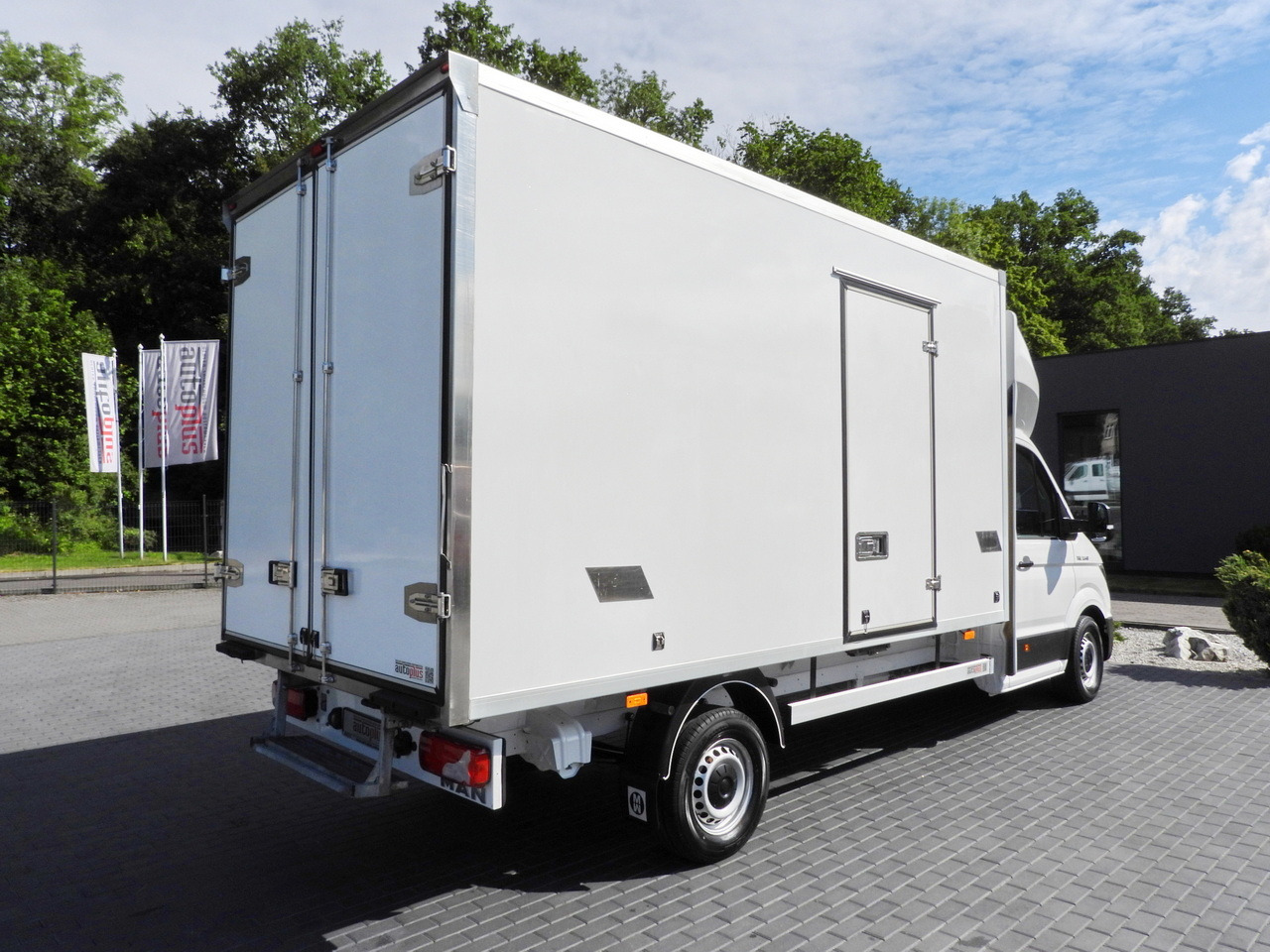 Kylmäauto MAN TGE 3.140 REGRIGERATOR BOX -1*C 8 PALLETS HEATING FUNCTION CRUISE CONTROL PNEUMATICS AIR CONDITIONING  140HP: kuva Kylmäauto MAN TGE 3.140 REGRIGERATOR BOX -1*C 8 PALLETS HEATING FUNCTION CRUISE CONTROL PNEUMATICS AIR CONDITIONING  140HP