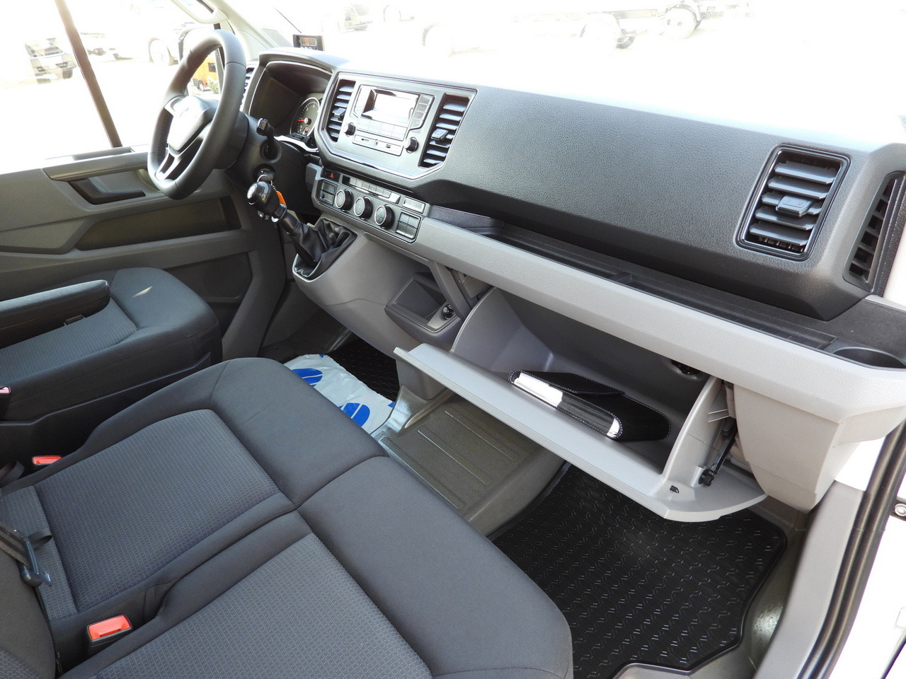 Kylmäauto MAN TGE 3.140 REGRIGERATOR BOX -1*C 8 PALLETS HEATING FUNCTION CRUISE CONTROL PNEUMATICS AIR CONDITIONING  140HP: kuva Kylmäauto MAN TGE 3.140 REGRIGERATOR BOX -1*C 8 PALLETS HEATING FUNCTION CRUISE CONTROL PNEUMATICS AIR CONDITIONING  140HP