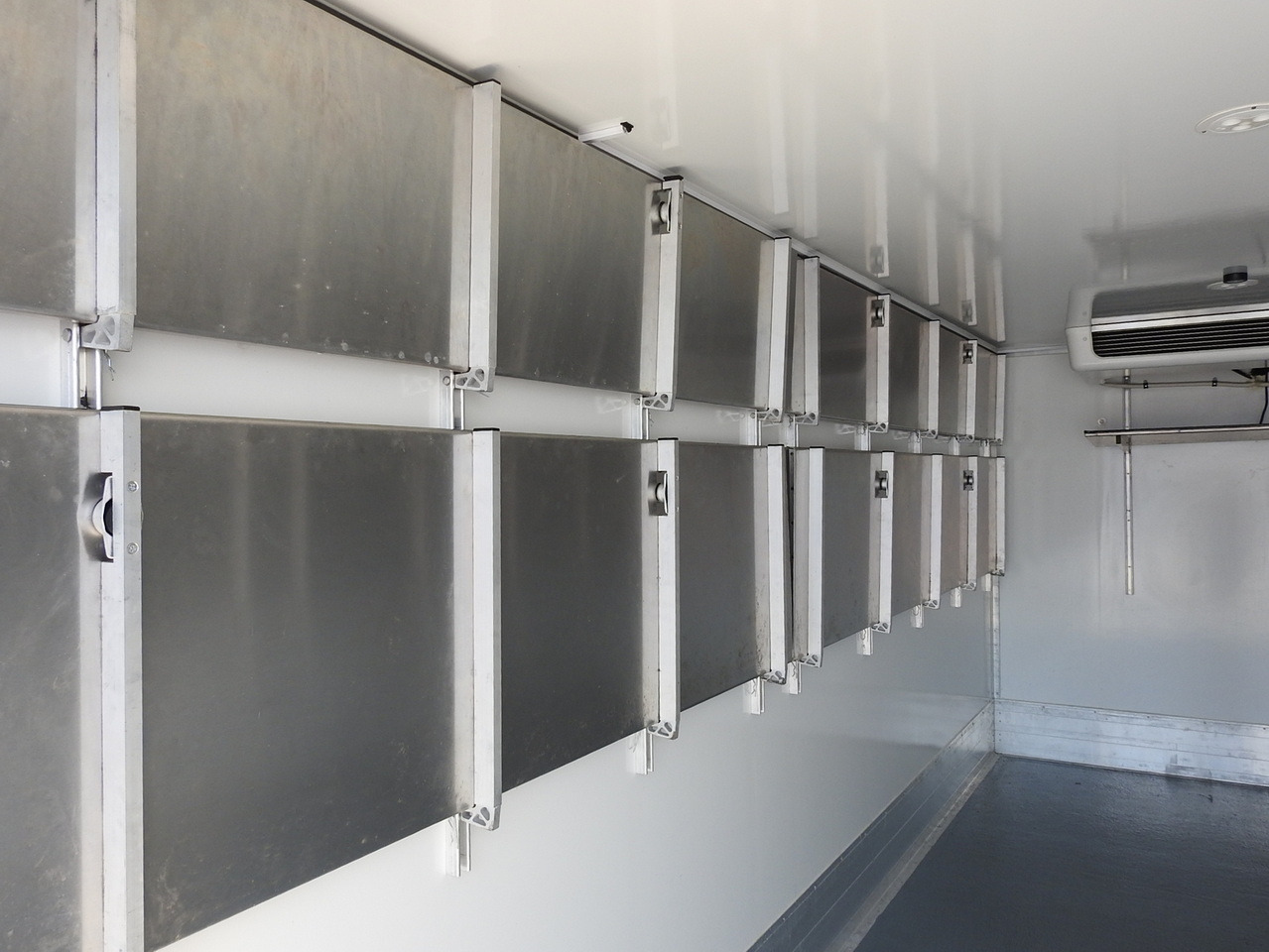 Refrigeraattori kuorma-auto MAN TGL 10.180 REGRIGERATOR BOX -20*C 11 PALLETS POWER SUPPLY 230V AIR CONDITIONING PNEUMATICS TWIN WHEELS  180HP: kuva Refrigeraattori kuorma-auto MAN TGL 10.180 REGRIGERATOR BOX -20*C 11 PALLETS POWER SUPPLY 230V AIR CONDITIONING PNEUMATICS TWIN WHEELS  180HP