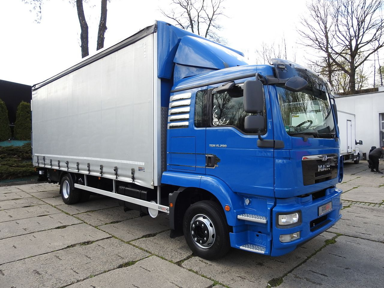 MAN TGM 15.290 TARPAULIN LIFT 18 PALLETS CRUISE CONTROL TWIN WHEELS AIR CONDITIONING 290HP - Pressukapelli tavara-auto: kuva MAN TGM 15.290 TARPAULIN LIFT 18 PALLETS CRUISE CONTROL TWIN WHEELS AIR CONDITIONING 290HP - Pressukapelli tavara-auto MAN TGM 15.290 TARPAULIN LIFT 18 PALLETS CRUISE CONTROL TWIN WHEELS AIR CONDITIONING 290HP - Pressukapelli tavara-auto: kuva MAN TGM 15.290 TARPAULIN LIFT 18 PALLETS CRUISE CONTROL TWIN WHEELS AIR CONDITIONING 290HP - Pressukapelli tavara-auto