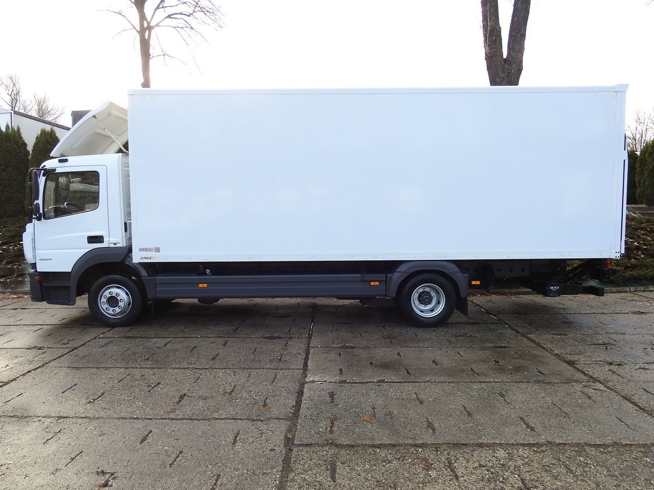 Umpikori kuorma-auto MERCEDES ATEGO 12.24 BOX LIFT 18 PALLETS CRUISE CONTROL AUTOMATIC TRANSMISSION  TWIN WHEELS AIR CONDITIONING  240HP: kuva Umpikori kuorma-auto MERCEDES ATEGO 12.24 BOX LIFT 18 PALLETS CRUISE CONTROL AUTOMATIC TRANSMISSION  TWIN WHEELS AIR CONDITIONING  240HP