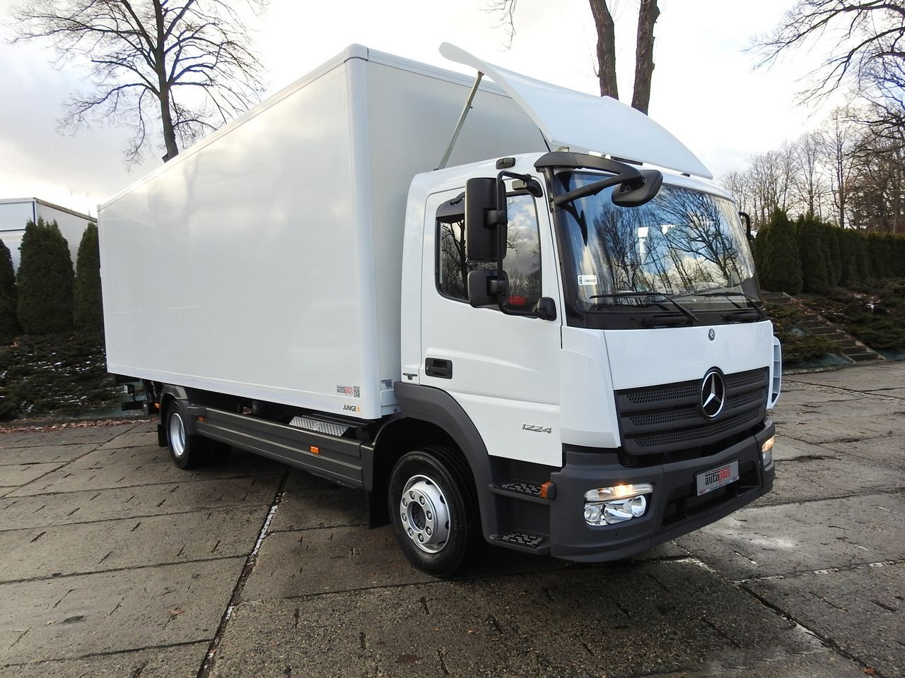 Umpikori kuorma-auto MERCEDES ATEGO 12.24 BOX LIFT 18 PALLETS CRUISE CONTROL AUTOMATIC TRANSMISSION  TWIN WHEELS AIR CONDITIONING  240HP: kuva Umpikori kuorma-auto MERCEDES ATEGO 12.24 BOX LIFT 18 PALLETS CRUISE CONTROL AUTOMATIC TRANSMISSION  TWIN WHEELS AIR CONDITIONING  240HP