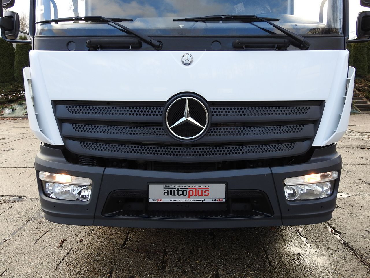 Umpikori kuorma-auto MERCEDES ATEGO 12.24 BOX LIFT 18 PALLETS CRUISE CONTROL AUTOMATIC TRANSMISSION  TWIN WHEELS AIR CONDITIONING  240HP: kuva Umpikori kuorma-auto MERCEDES ATEGO 12.24 BOX LIFT 18 PALLETS CRUISE CONTROL AUTOMATIC TRANSMISSION  TWIN WHEELS AIR CONDITIONING  240HP