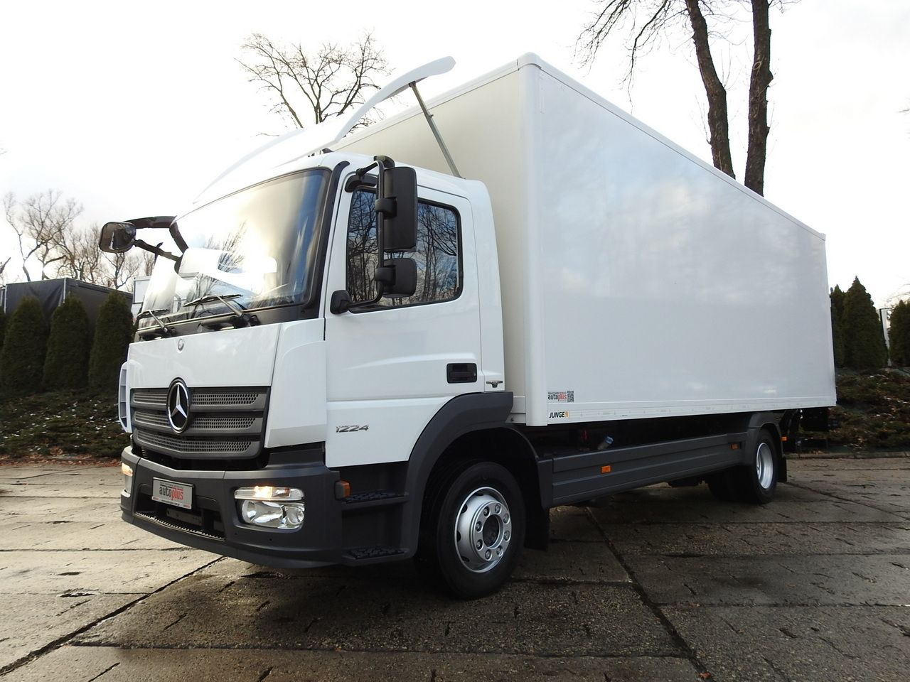 Umpikori kuorma-auto MERCEDES ATEGO 12.24 BOX LIFT 18 PALLETS CRUISE CONTROL AUTOMATIC TRANSMISSION  TWIN WHEELS AIR CONDITIONING  240HP: kuva Umpikori kuorma-auto MERCEDES ATEGO 12.24 BOX LIFT 18 PALLETS CRUISE CONTROL AUTOMATIC TRANSMISSION  TWIN WHEELS AIR CONDITIONING  240HP