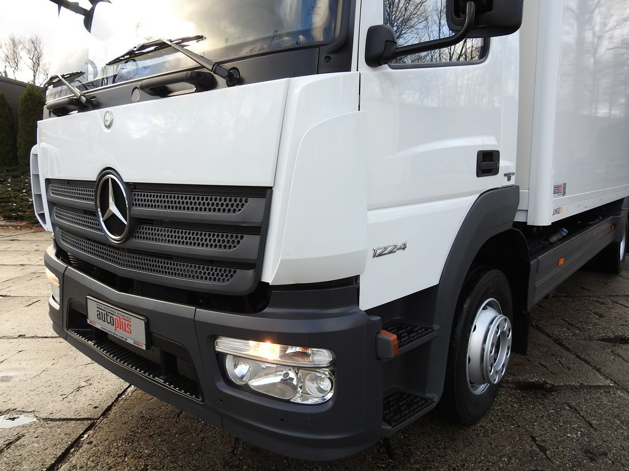 Umpikori kuorma-auto MERCEDES ATEGO 12.24 BOX LIFT 18 PALLETS CRUISE CONTROL AUTOMATIC TRANSMISSION  TWIN WHEELS AIR CONDITIONING  240HP: kuva Umpikori kuorma-auto MERCEDES ATEGO 12.24 BOX LIFT 18 PALLETS CRUISE CONTROL AUTOMATIC TRANSMISSION  TWIN WHEELS AIR CONDITIONING  240HP