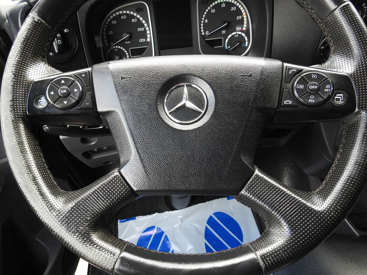 Umpikori kuorma-auto MERCEDES ATEGO 12.24 BOX LIFT 18 PALLETS CRUISE CONTROL AUTOMATIC TRANSMISSION  TWIN WHEELS AIR CONDITIONING  240HP: kuva Umpikori kuorma-auto MERCEDES ATEGO 12.24 BOX LIFT 18 PALLETS CRUISE CONTROL AUTOMATIC TRANSMISSION  TWIN WHEELS AIR CONDITIONING  240HP