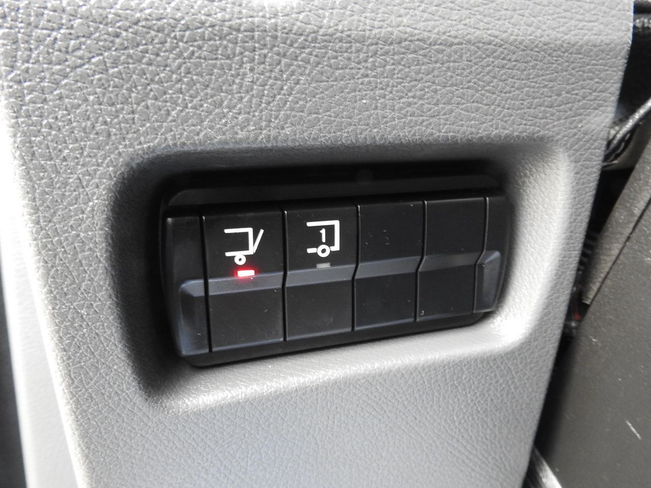 Umpikori kuorma-auto MERCEDES ATEGO 12.24 BOX LIFT 18 PALLETS CRUISE CONTROL AUTOMATIC TRANSMISSION  TWIN WHEELS AIR CONDITIONING  240HP: kuva Umpikori kuorma-auto MERCEDES ATEGO 12.24 BOX LIFT 18 PALLETS CRUISE CONTROL AUTOMATIC TRANSMISSION  TWIN WHEELS AIR CONDITIONING  240HP