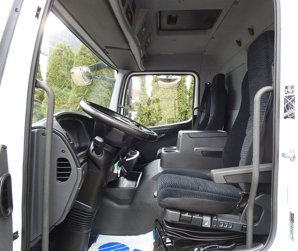 Umpikori kuorma-auto MERCEDES ATEGO 12.24 BOX LIFT 18 PALLETS CRUISE CONTROL AUTOMATIC TRANSMISSION  TWIN WHEELS AIR CONDITIONING  240HP: kuva Umpikori kuorma-auto MERCEDES ATEGO 12.24 BOX LIFT 18 PALLETS CRUISE CONTROL AUTOMATIC TRANSMISSION  TWIN WHEELS AIR CONDITIONING  240HP