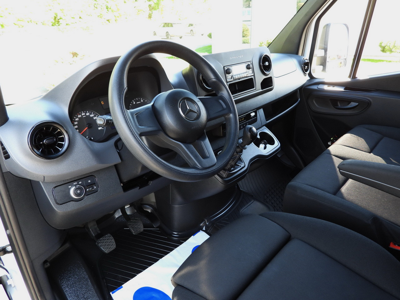 MERCEDES SPRINTER 315 BOX LIFT 8 PALLETS AIR CONDITIONING 150HP - Jakeluauto: kuva MERCEDES SPRINTER 315 BOX LIFT 8 PALLETS AIR CONDITIONING 150HP - Jakeluauto MERCEDES SPRINTER 315 BOX LIFT 8 PALLETS AIR CONDITIONING 150HP - Jakeluauto: kuva MERCEDES SPRINTER 315 BOX LIFT 8 PALLETS AIR CONDITIONING 150HP - Jakeluauto