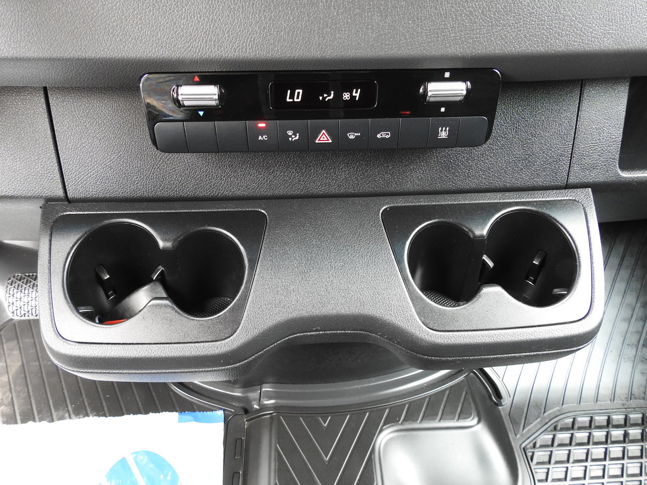 Pakettiauto MERCEDES SPRINTER BOX DELIVERY VAN 5 SEATS CRUISE CONTROL NAVIGATION AIR CONDITIONING AUTOMATIC TRANSMISSION   160HP: kuva Pakettiauto MERCEDES SPRINTER BOX DELIVERY VAN 5 SEATS CRUISE CONTROL NAVIGATION AIR CONDITIONING AUTOMATIC TRANSMISSION   160HP