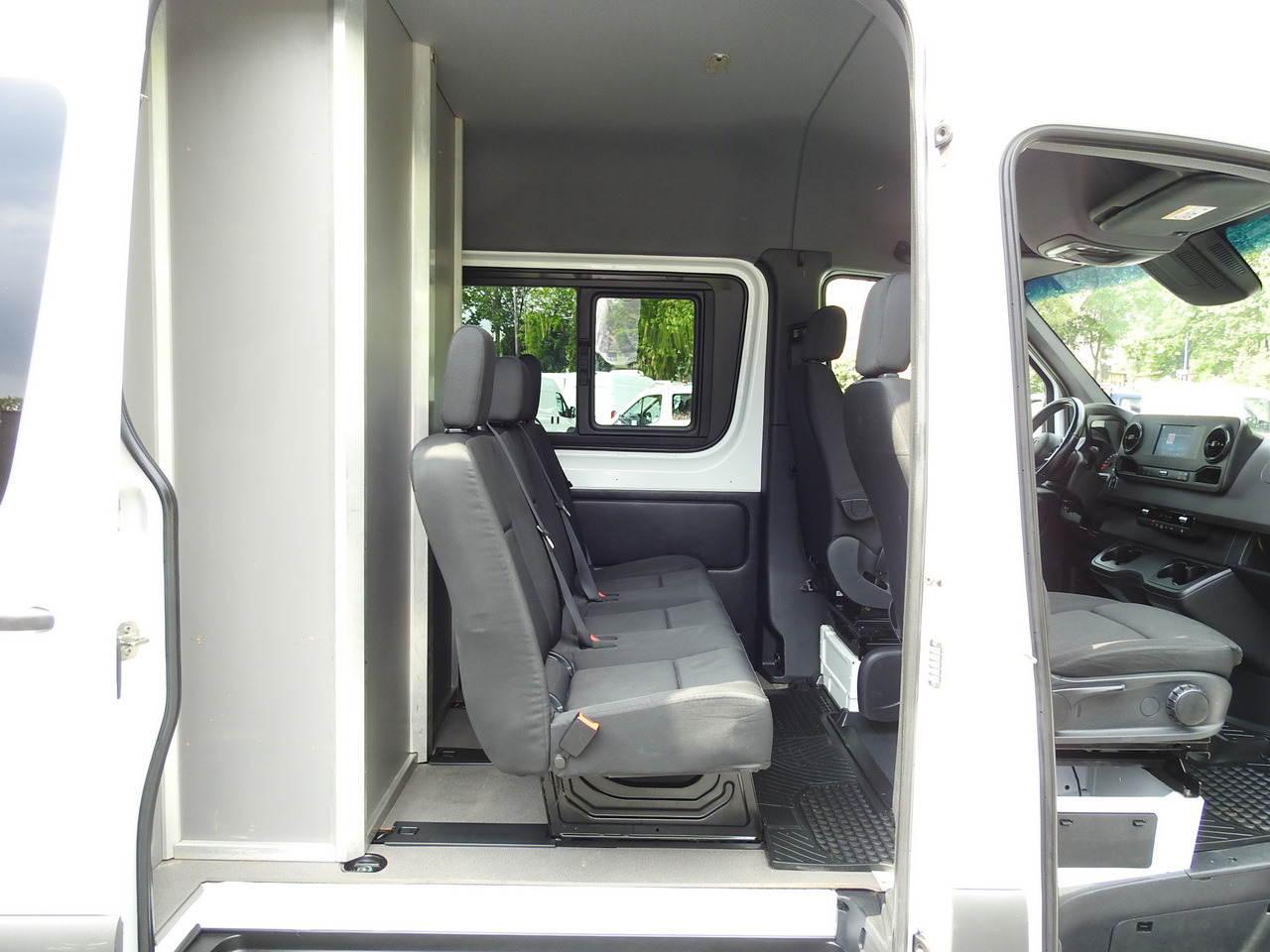 Pakettiauto MERCEDES SPRINTER BOX DELIVERY VAN 5 SEATS CRUISE CONTROL NAVIGATION AIR CONDITIONING AUTOMATIC TRANSMISSION   160HP: kuva Pakettiauto MERCEDES SPRINTER BOX DELIVERY VAN 5 SEATS CRUISE CONTROL NAVIGATION AIR CONDITIONING AUTOMATIC TRANSMISSION   160HP