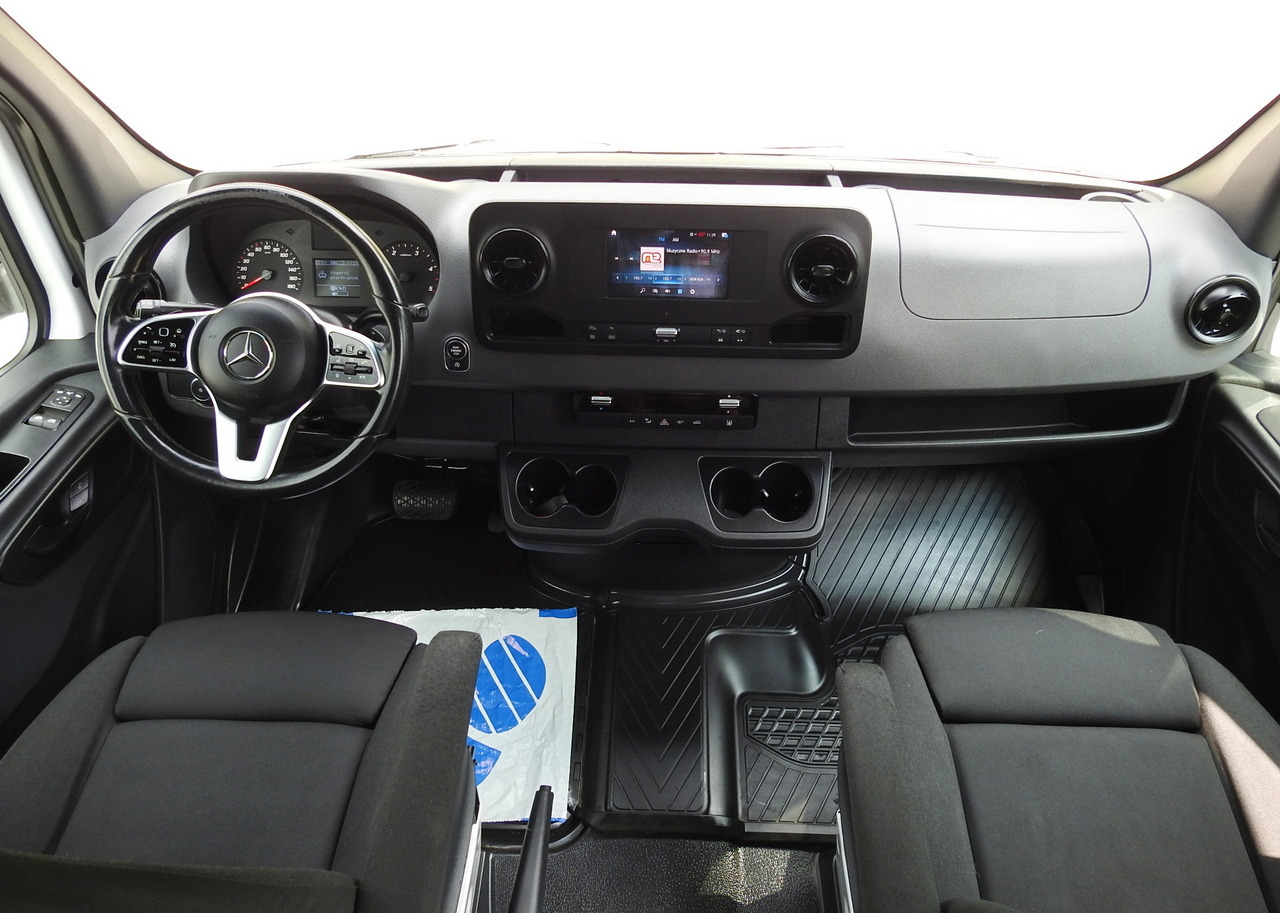 Pakettiauto MERCEDES SPRINTER BOX DELIVERY VAN 5 SEATS CRUISE CONTROL NAVIGATION AIR CONDITIONING AUTOMATIC TRANSMISSION   160HP: kuva Pakettiauto MERCEDES SPRINTER BOX DELIVERY VAN 5 SEATS CRUISE CONTROL NAVIGATION AIR CONDITIONING AUTOMATIC TRANSMISSION   160HP