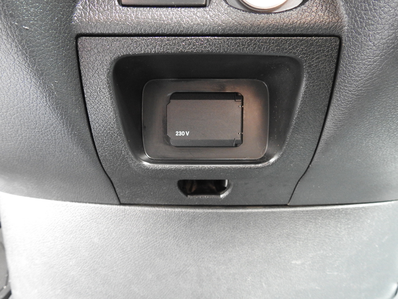 Pakettiauto MERCEDES SPRINTER BOX DELIVERY VAN 5 SEATS CRUISE CONTROL NAVIGATION AIR CONDITIONING AUTOMATIC TRANSMISSION   160HP: kuva Pakettiauto MERCEDES SPRINTER BOX DELIVERY VAN 5 SEATS CRUISE CONTROL NAVIGATION AIR CONDITIONING AUTOMATIC TRANSMISSION   160HP